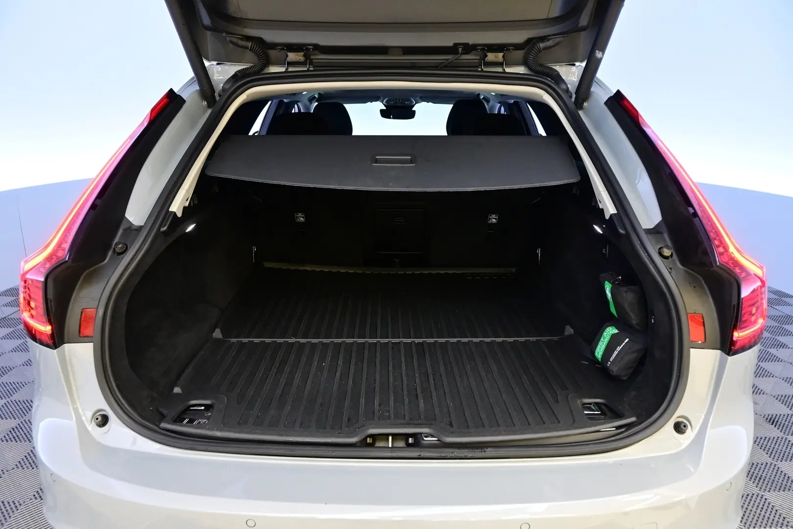 Car Image - 6kwnhe5ZbbolU6JFpTxfH9