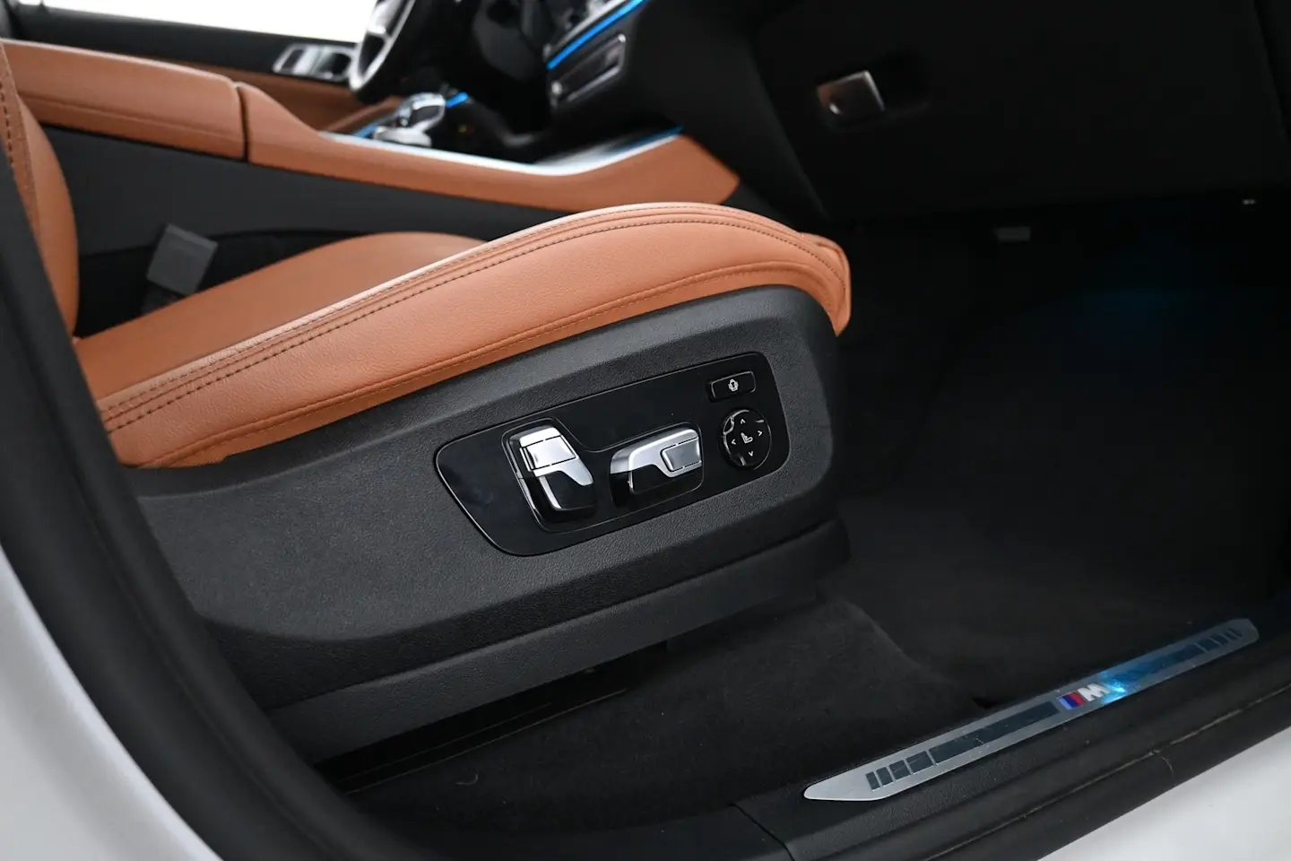 Car Image - 1YtSxRybyeRbrRFbOOCYmN