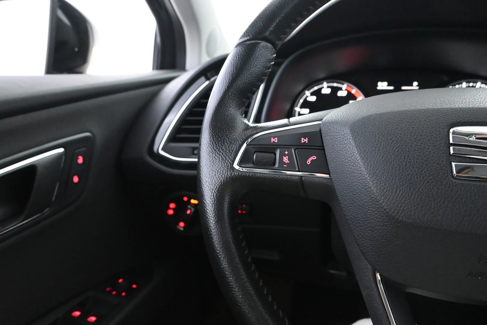 Car Image - 3g9YJx4jrkmyvwYNse6mg3
