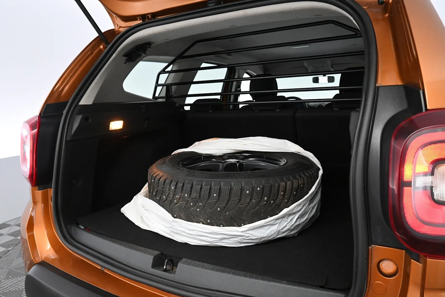 Car Image - 25yYAPDgtGZlbVJJX9WV3e