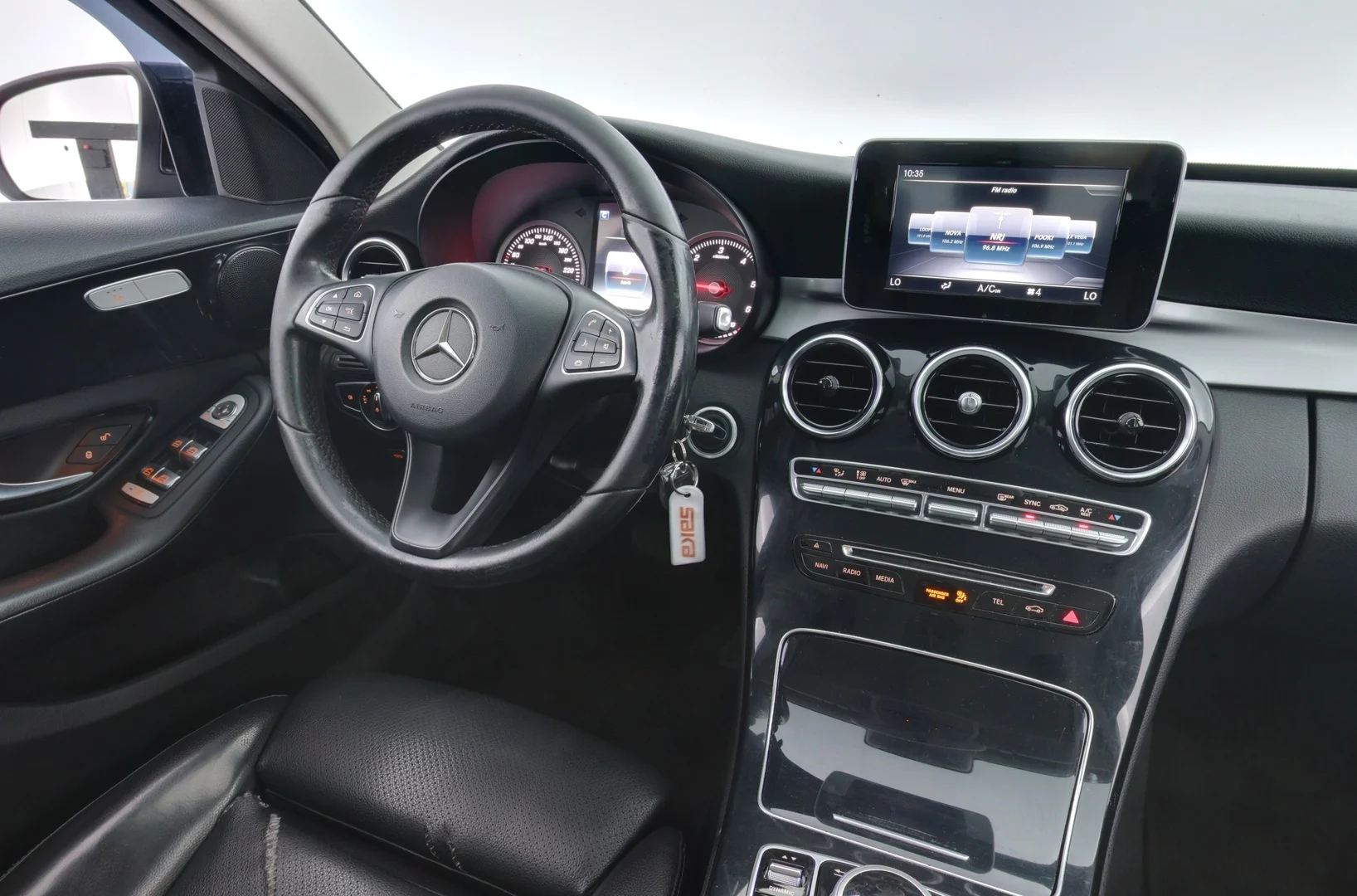 Car Image - 2hTY6Ttc1xEWRav3V1ysR9