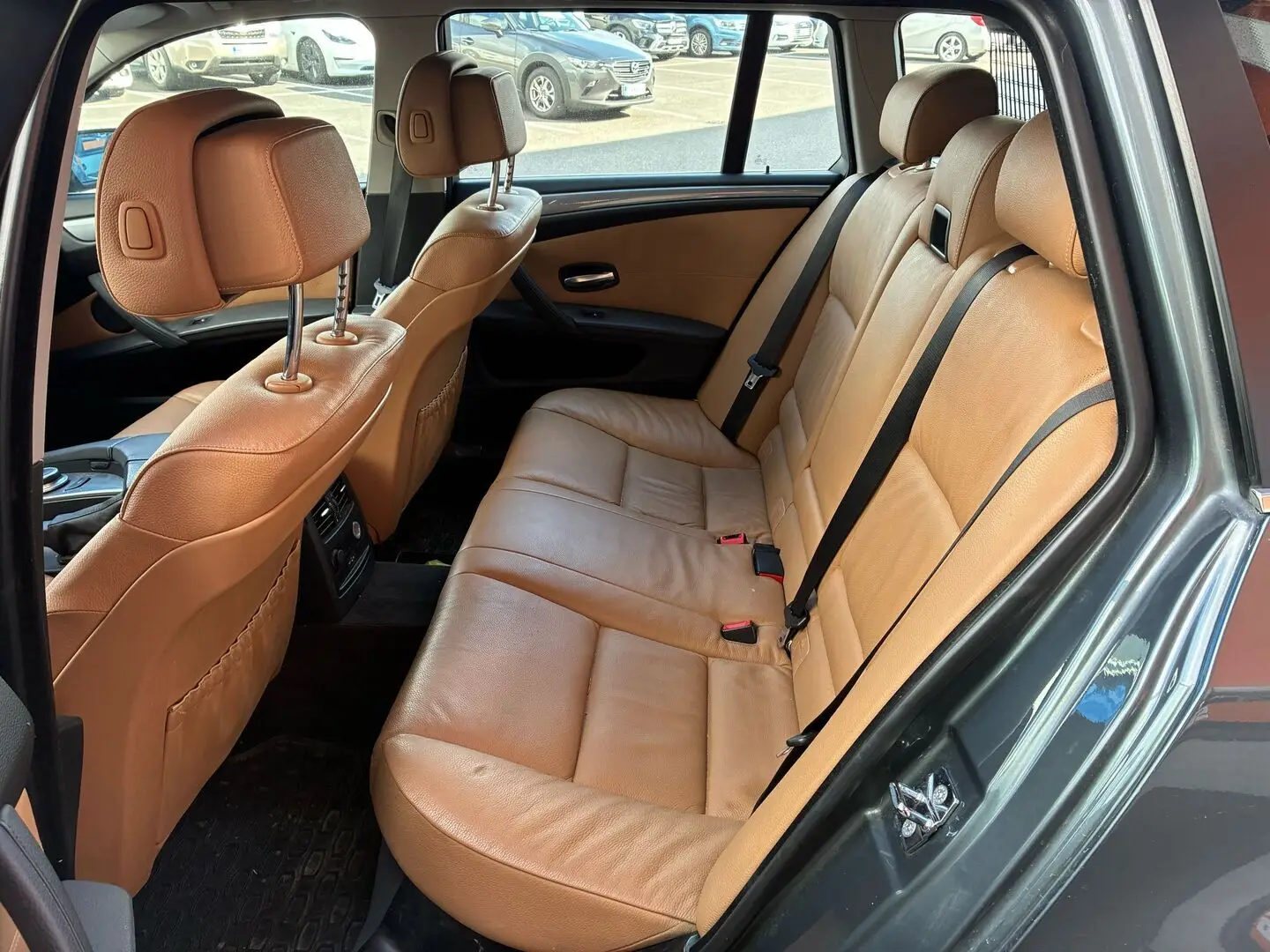 Car Image - 8kTN42r3JTpYHMjQ8x1bT