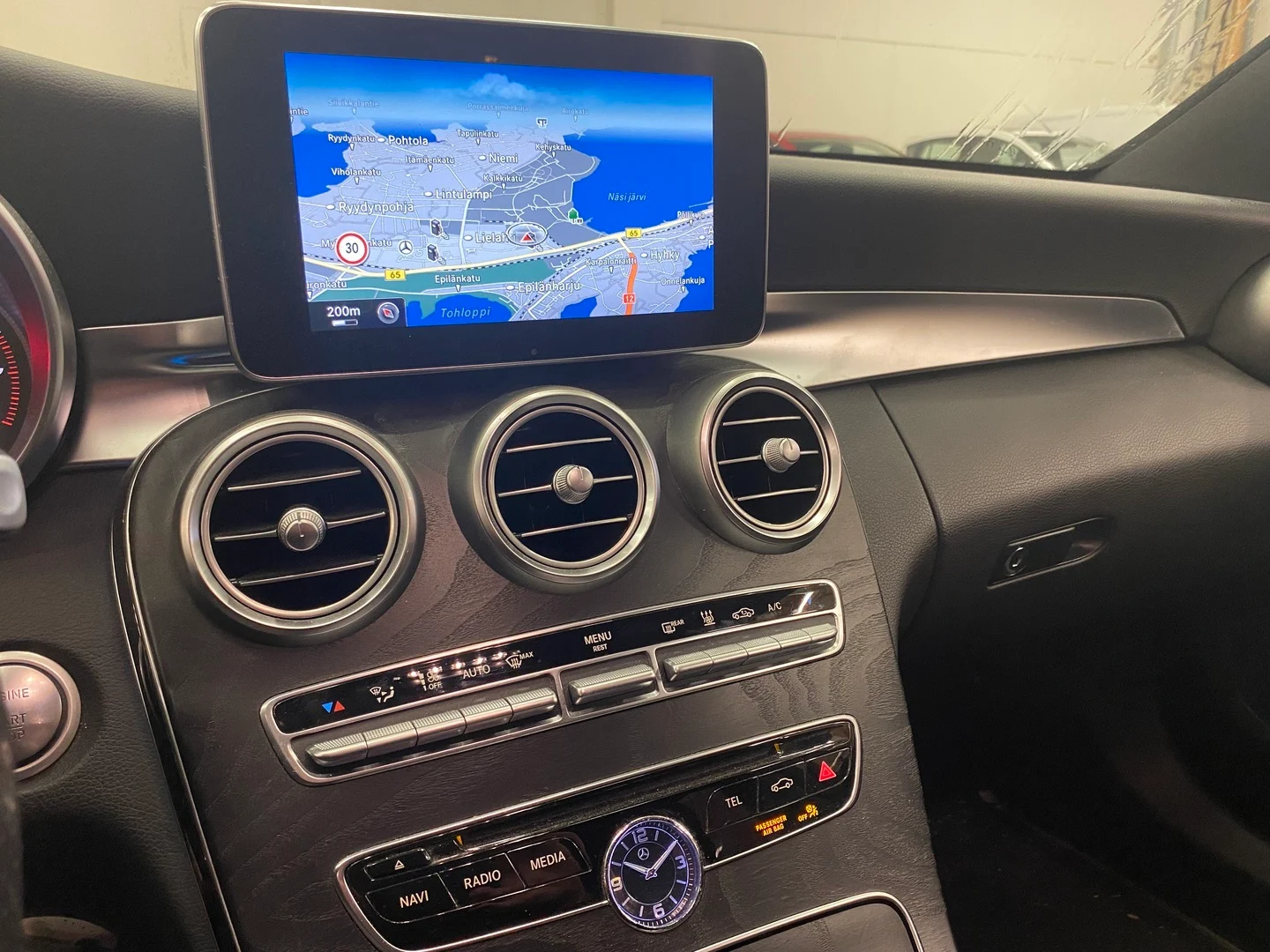 Car Image - 2KM64VfQo6EGHlaR2fUHDr