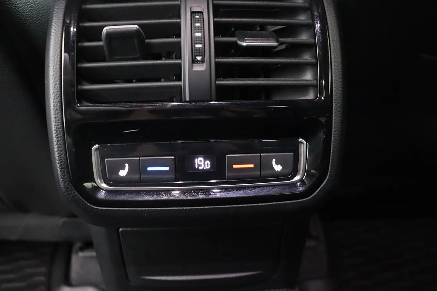 Car Image - 4LtI4wrhUChDjwI0wle9hs