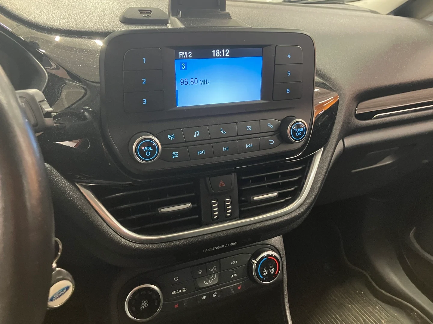 Car Image - 3QFmyxPT5PygtMoHGgOIuM