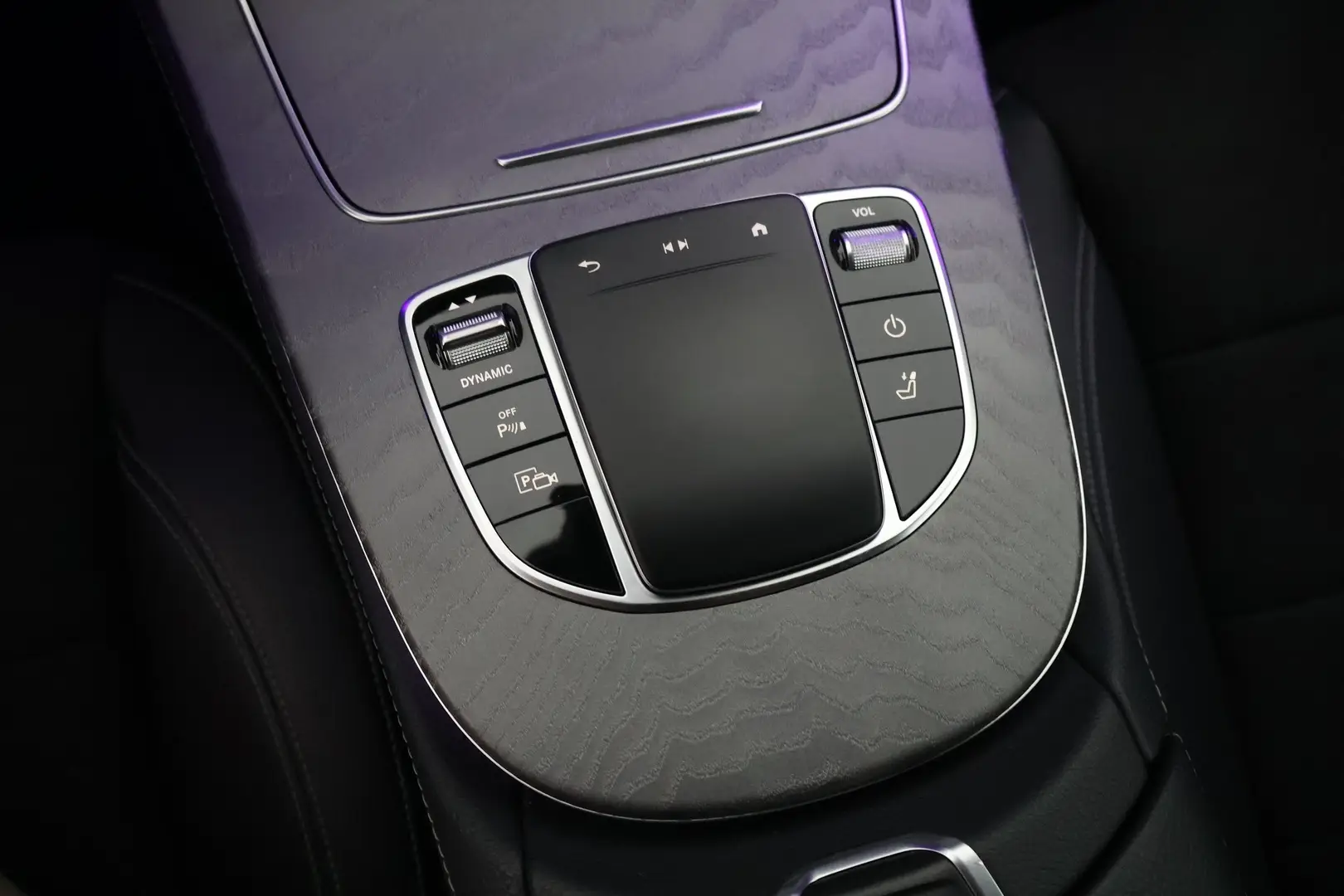 Car Image - 5H331shrfcWo0ze9Ng9SiW