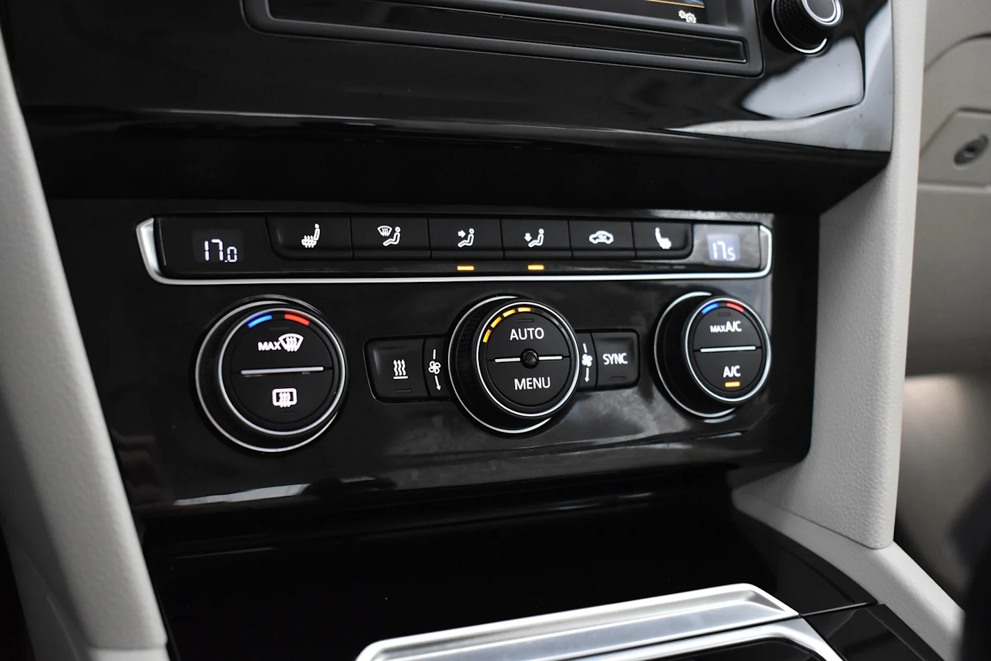 Car Image - 2WUqjJxNvNTb2IpkZjJCW4