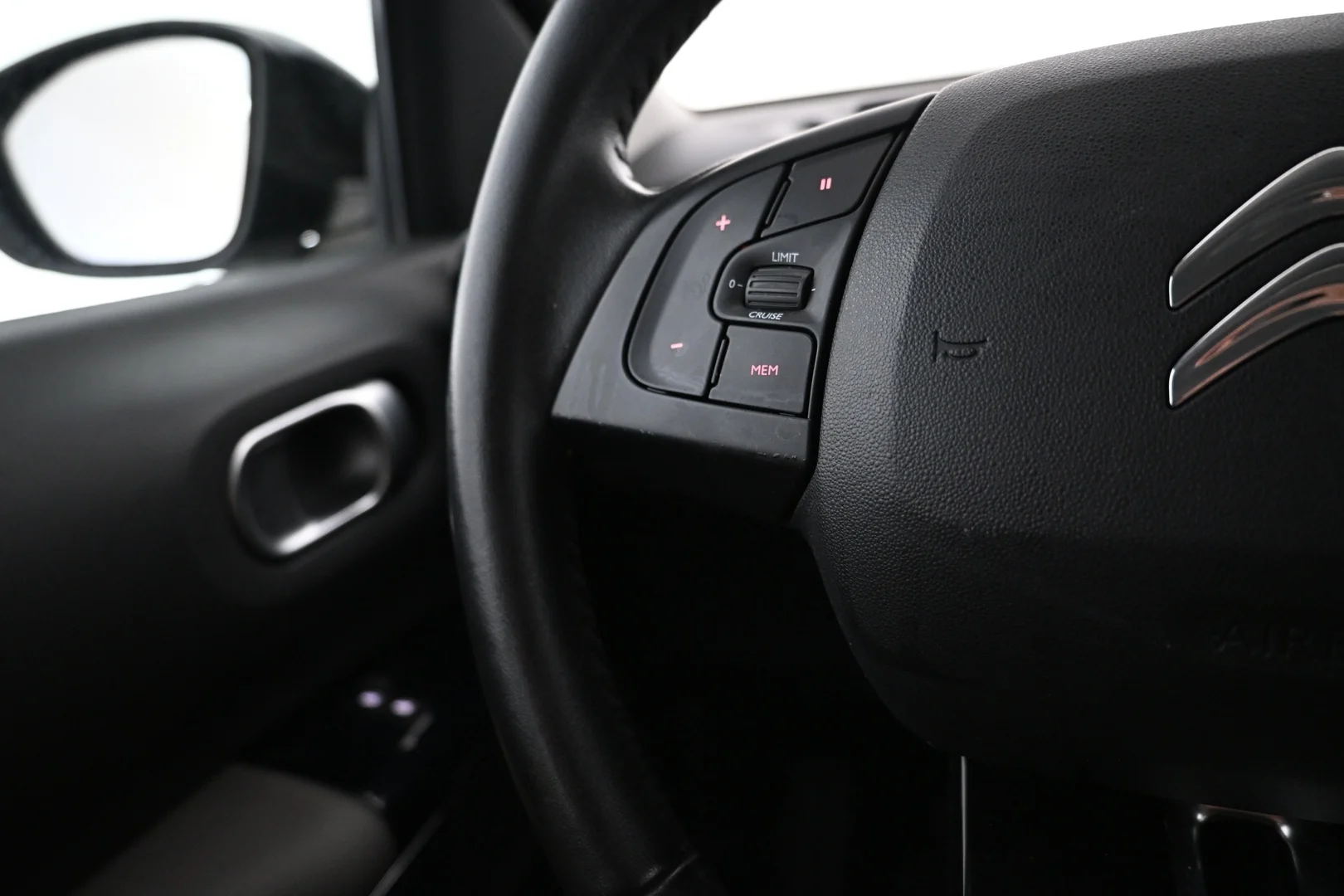 Car Image - 5HTzHsHzrSz0qX27bn0Ope