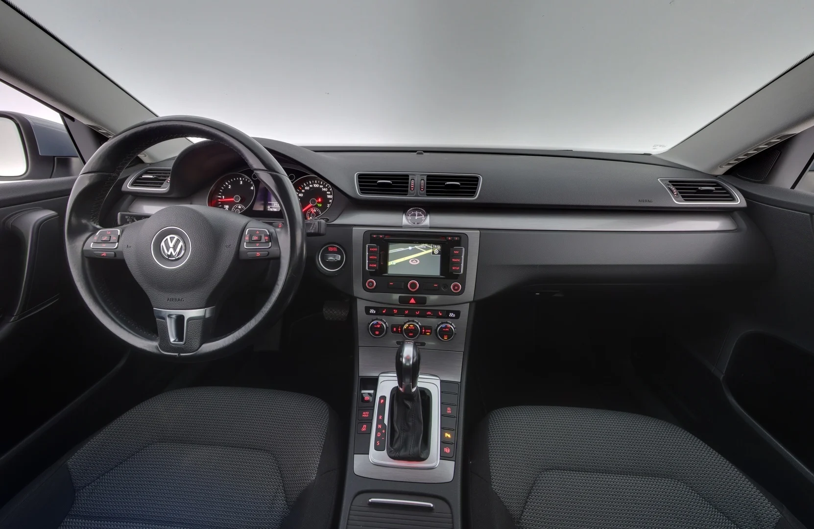 Car Image - 2wQM8zPH1M8Nhjryg4pIwE