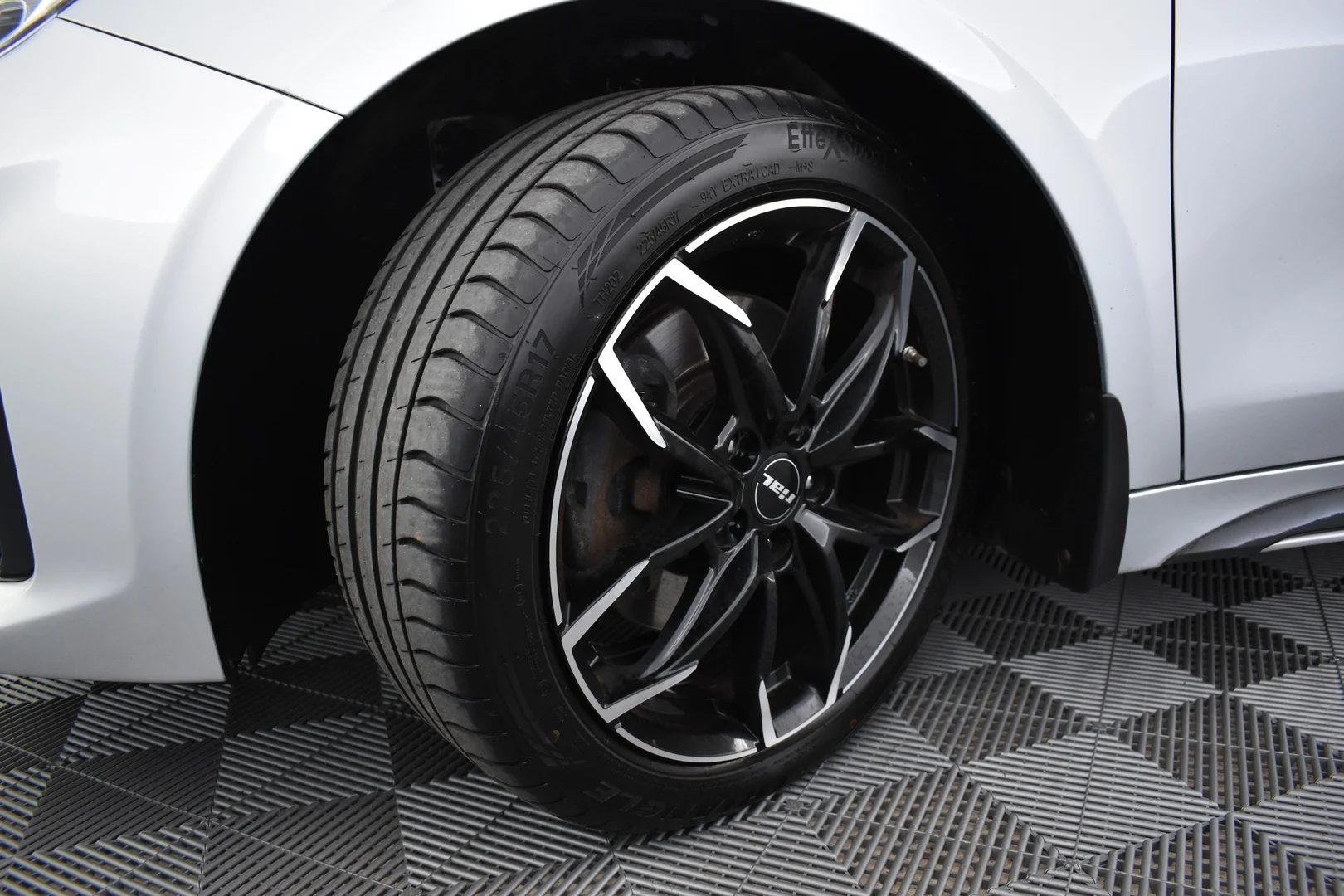 Car Image - bz9qU3IbCivvjN5XZdZHR