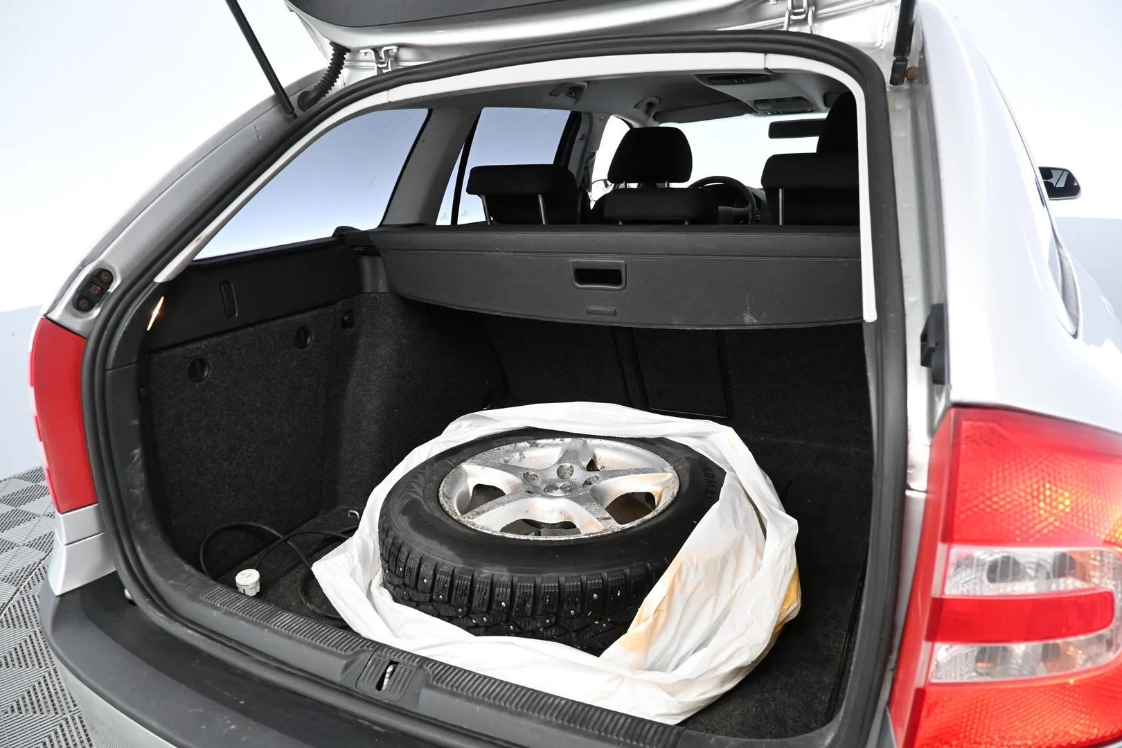 Car Image - 6hPnDHgYcF1jHqFEVaYHcA