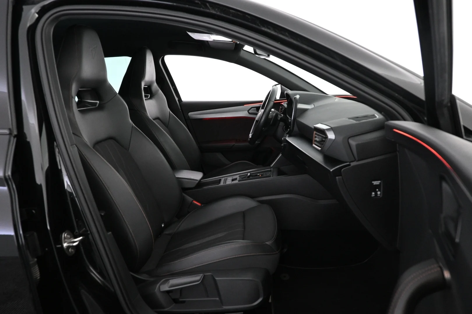 Car Image - e72uo13tcI4NtYQ53dr9Q