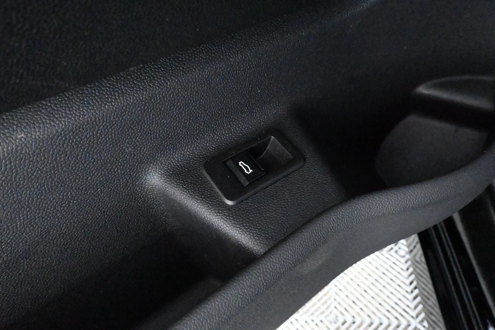 Car Image - 4K6Hz0TvUQsxtr35OYwuH7
