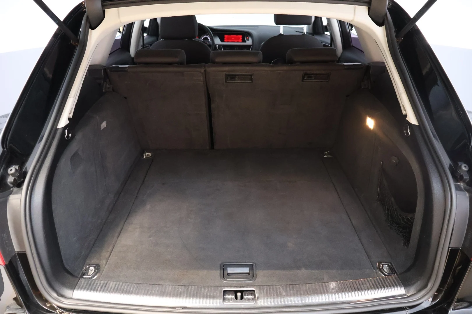 Car Image - 4SvhZ1CYlYTE49sXUQfoF