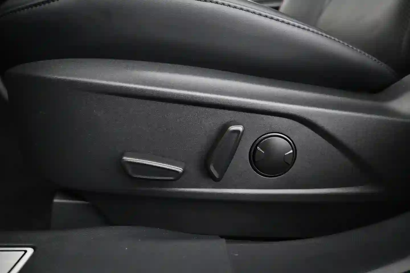 Car Image - 68TWuWvbEz3TVGof83tQg0