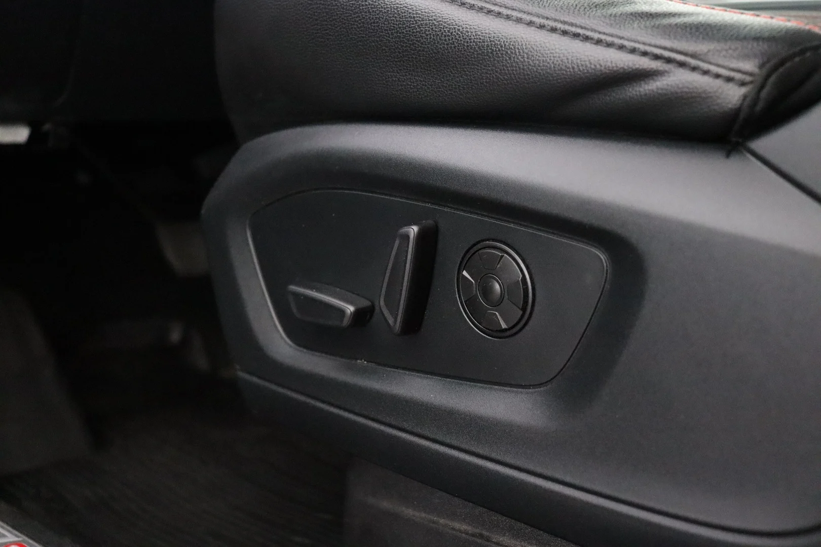 Car Image - 4SaFwv2mmjOsYyGctYamsr
