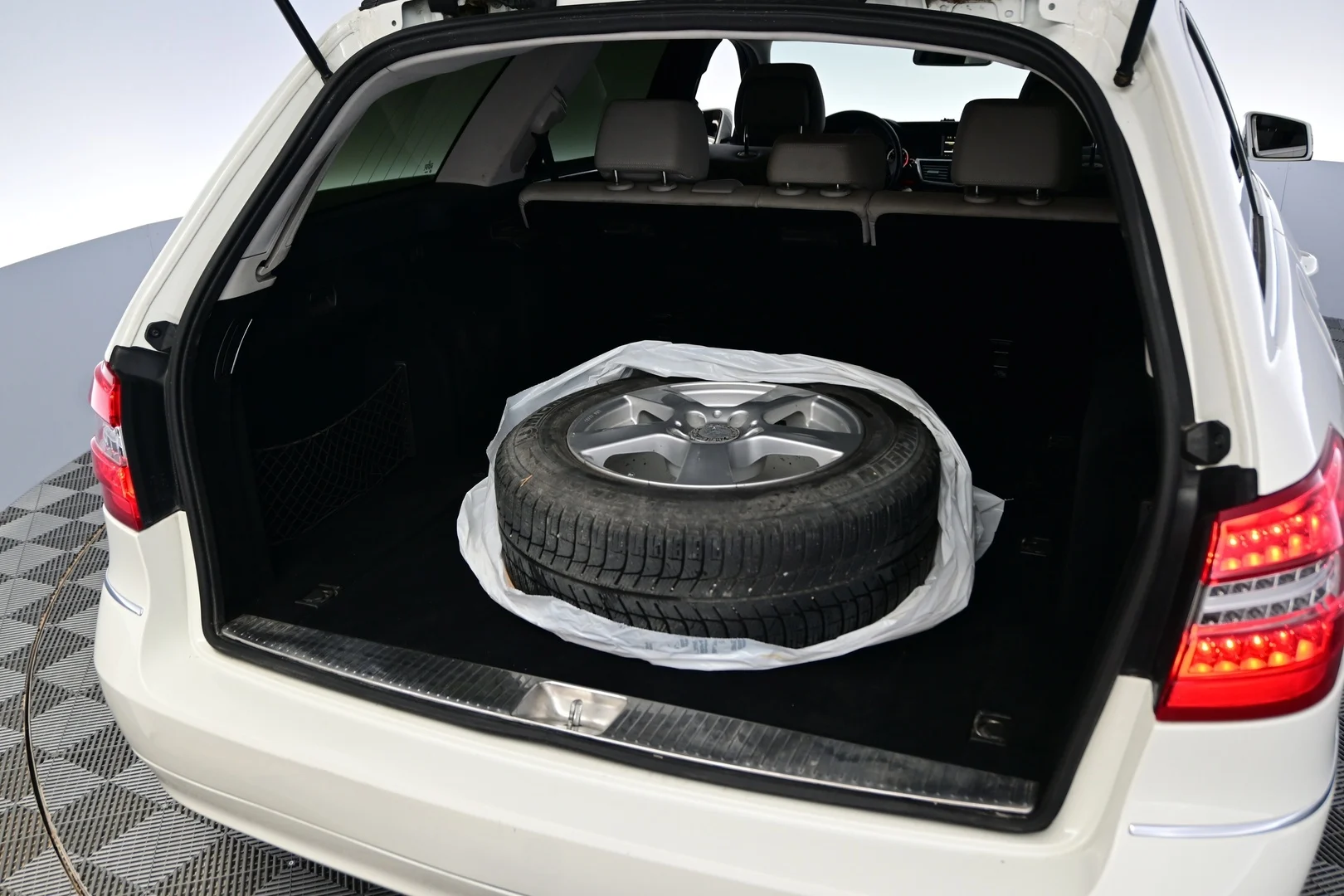 Car Image - VvFHSVqbiqK1OtuMMyfzX