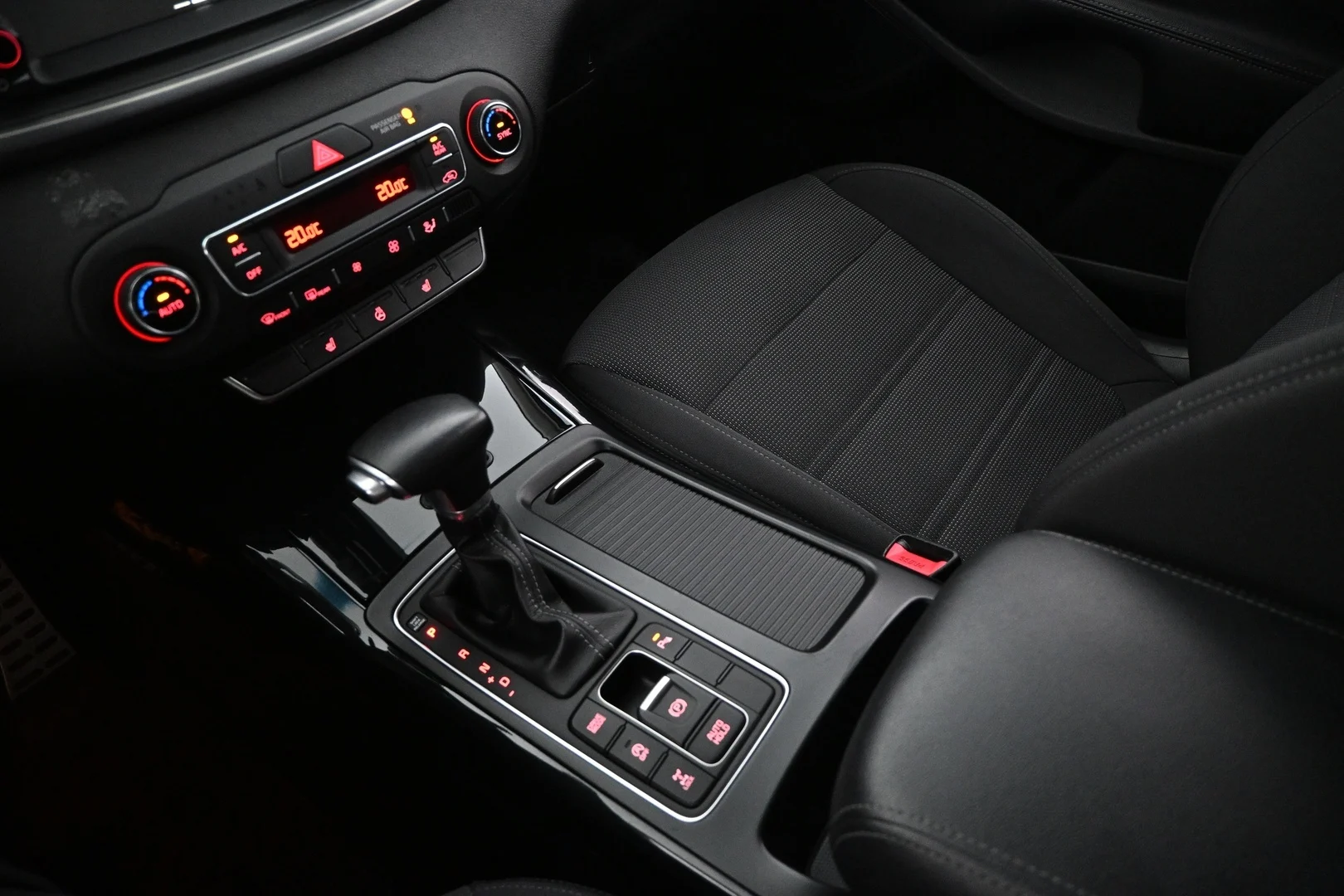 Car Image - 6q16tHMAg9YufhGoFBycTb