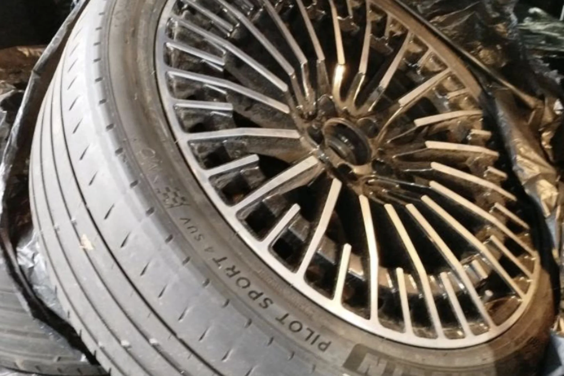 Car Image - 4NlpYU7g7dxJCOS5vDxeVL