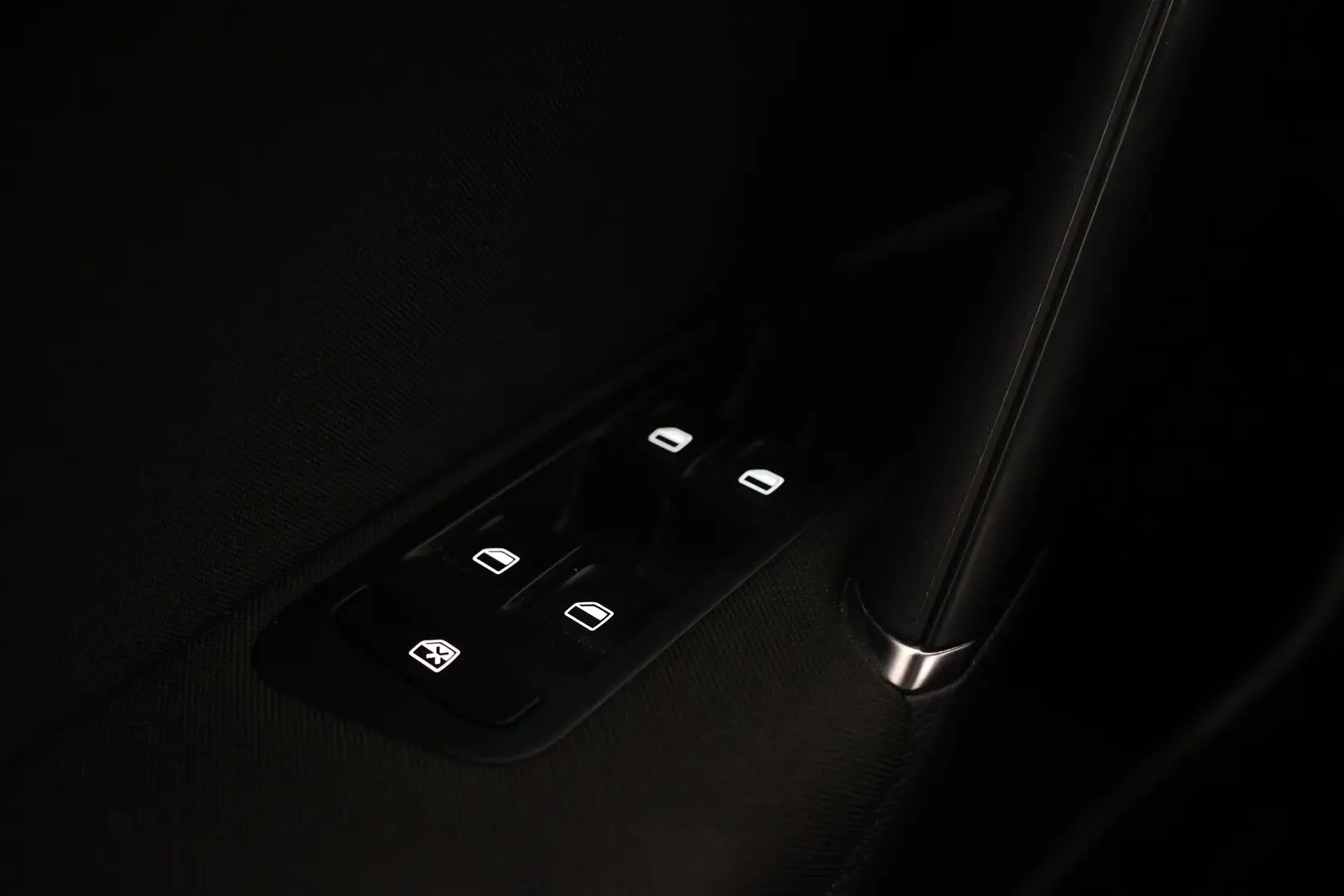 Car Image - 40vi2DuNqrjqXj3CsxK03a