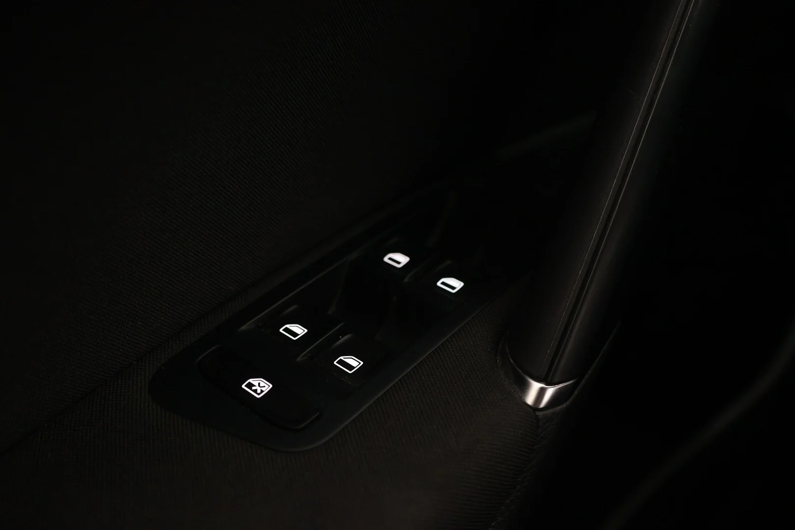Car Image - 40vi2DuNqrjqXj3CsxK03a