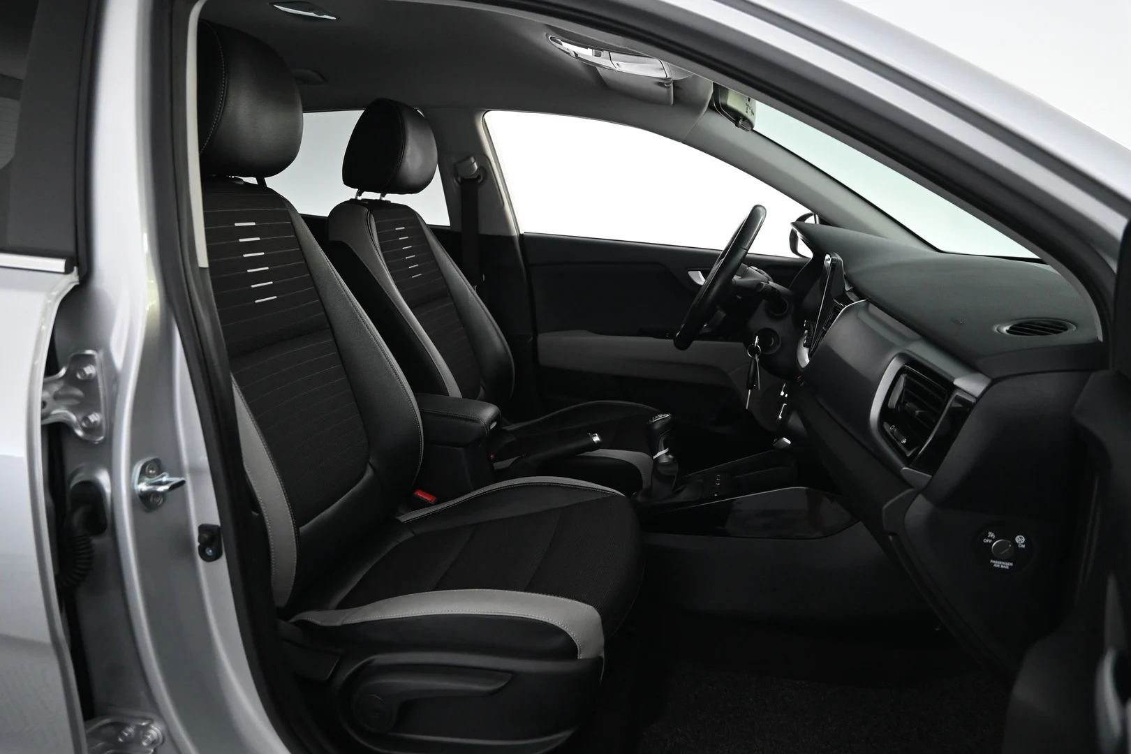 Car Image - 1RMi5BcCBt0i4i5Mp4G03u