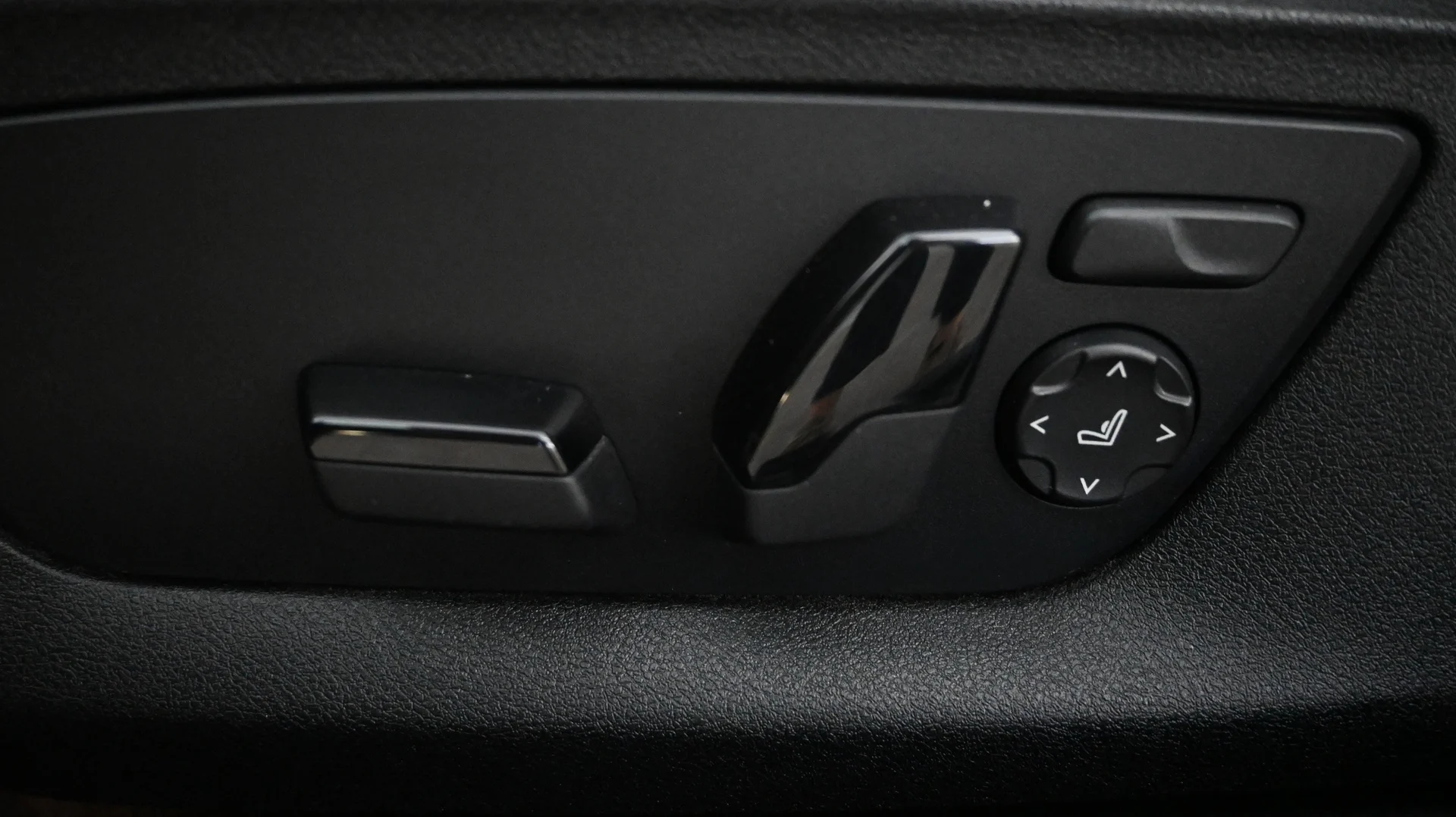 Car Image - Op7iOy6ZVh02SRdILP92E