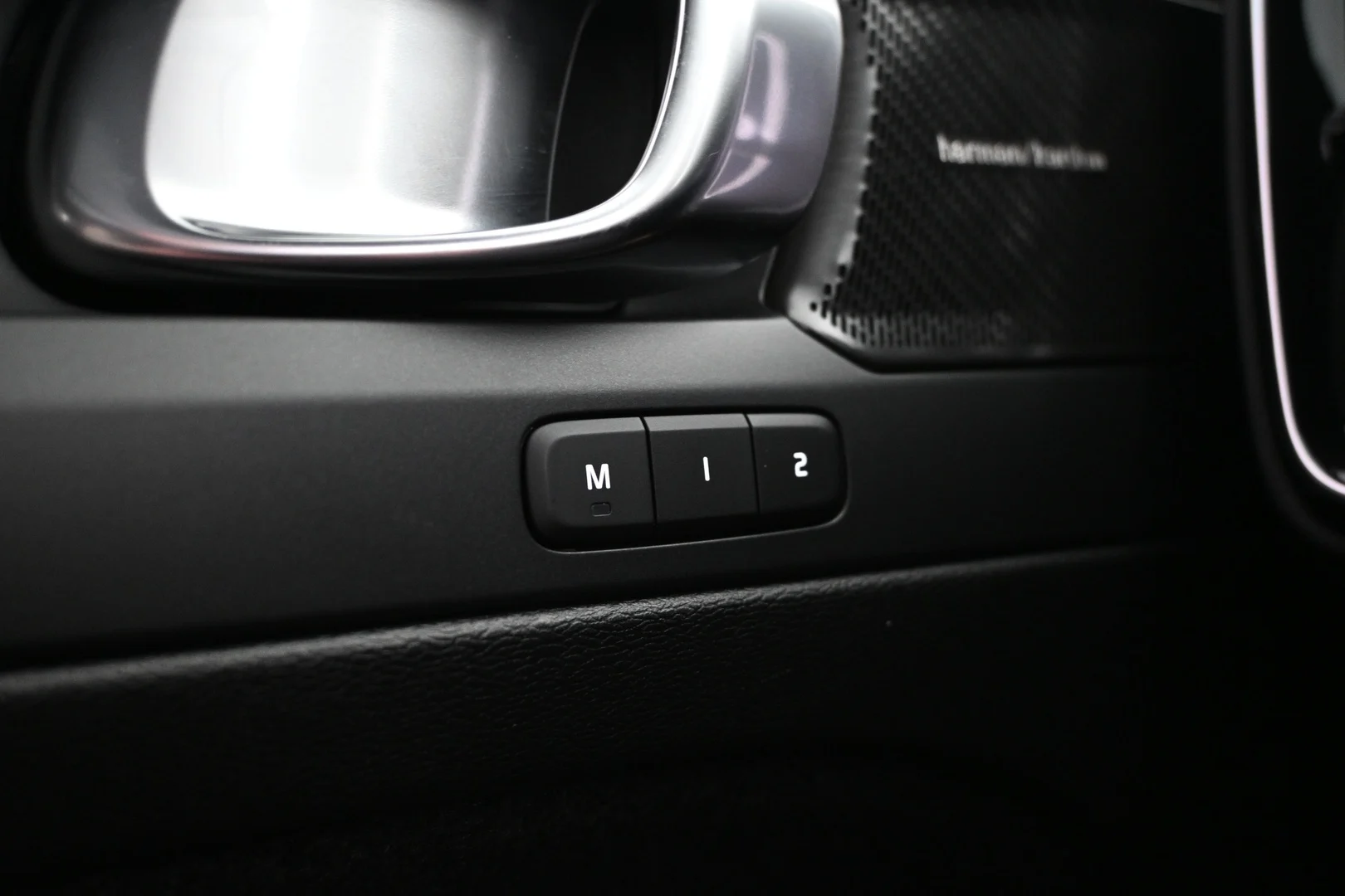 Car Image - 1EUUhR1AE5LXh9rfAp4aq6