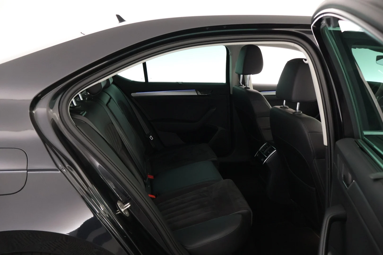 Car Image - 5WDY7csIN0l5btv77q1rXF