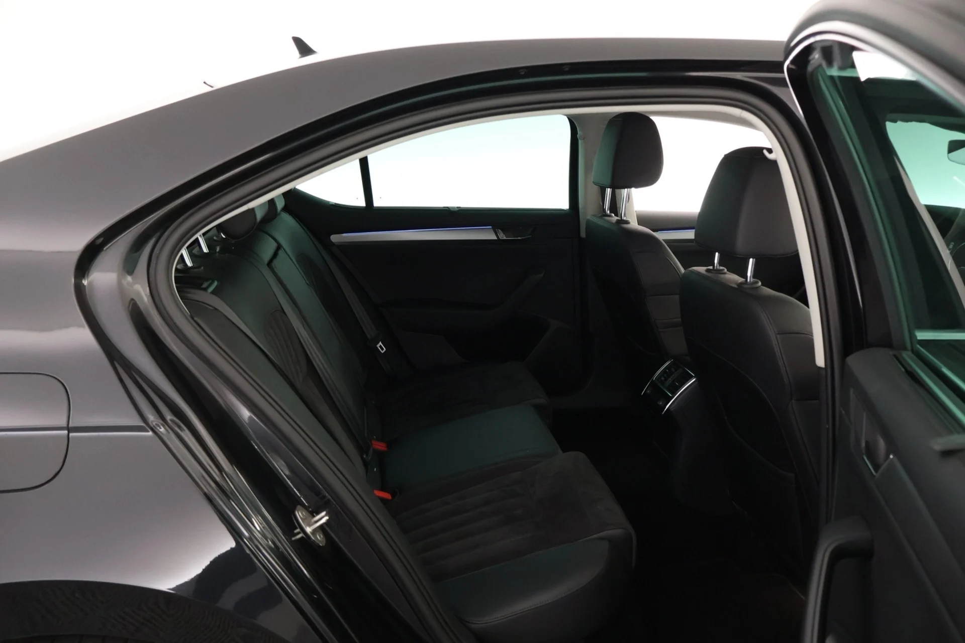 Car Image - 5WDY7csIN0l5btv77q1rXF