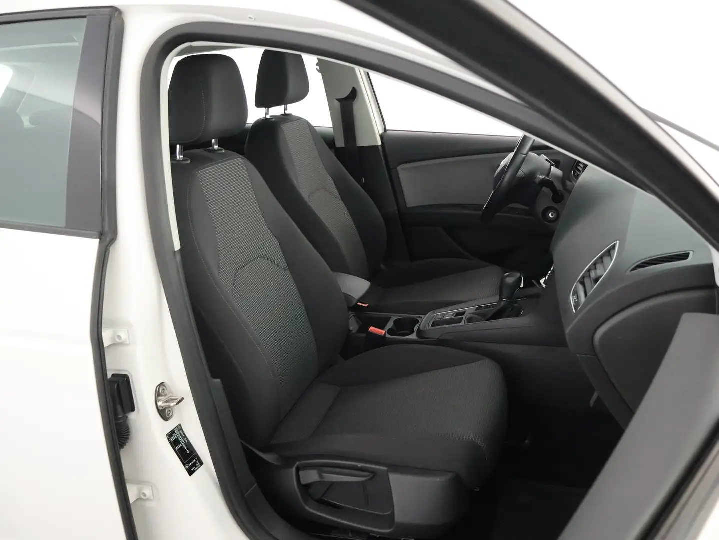 Car Image - 2dtW2we8bRy4avFL33iS6O