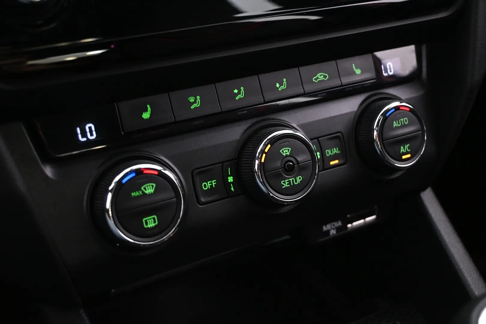 Car Image - 781GFN3ZSYPGylXIAJVXz8