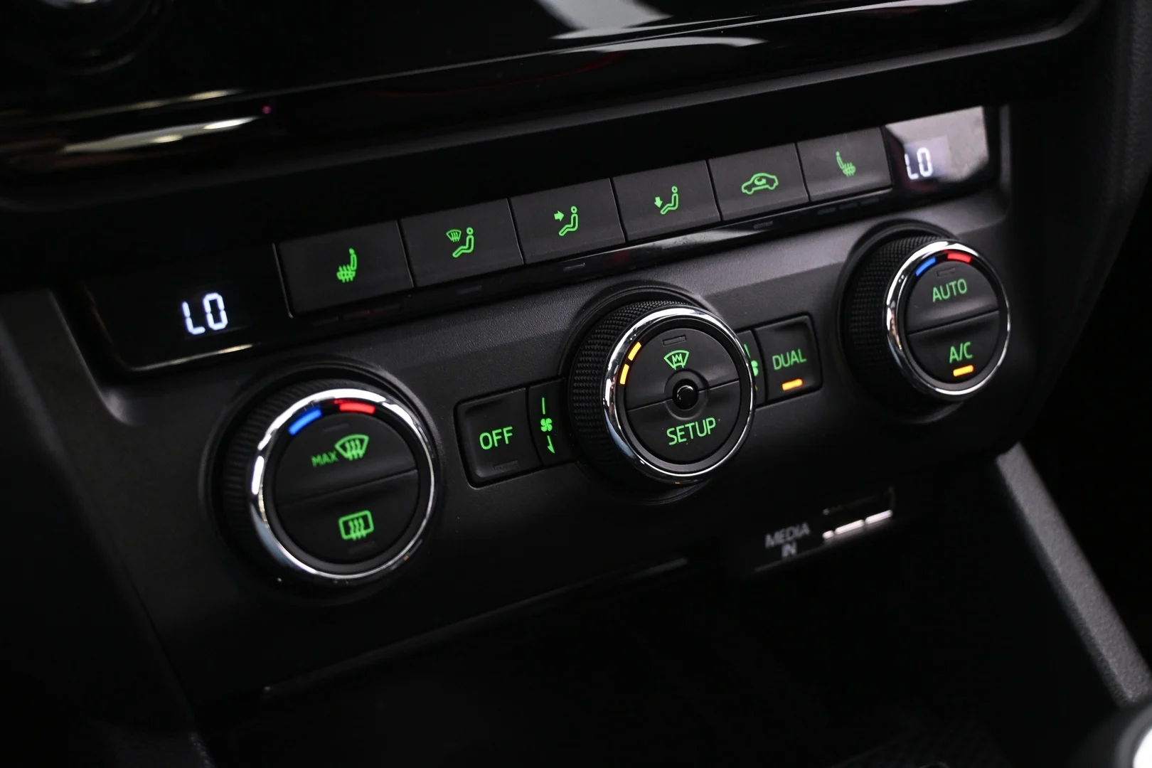 Car Image - 781GFN3ZSYPGylXIAJVXz8