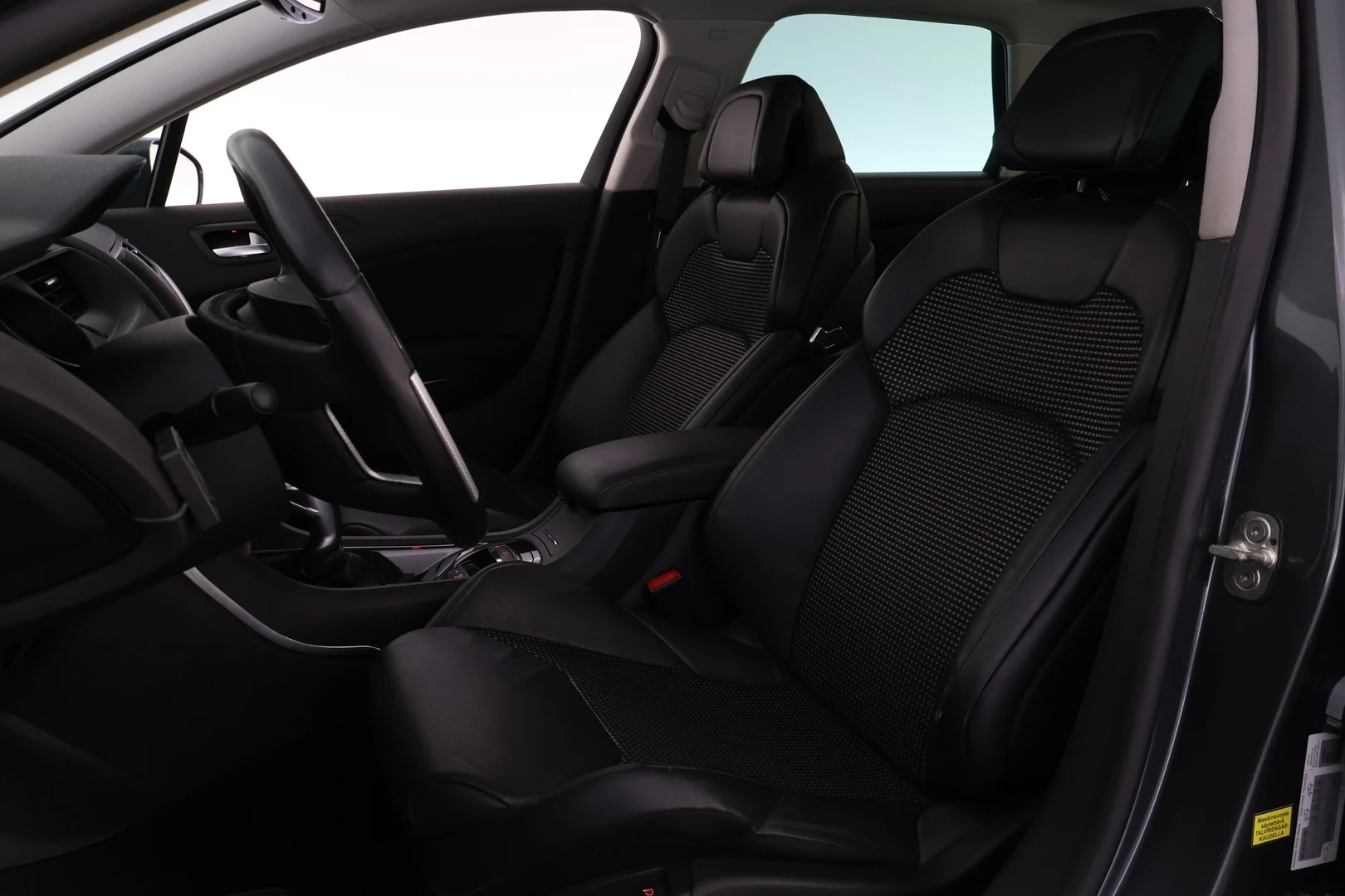 Car Image - 3o88v0xEG25spPdQjQbYpR