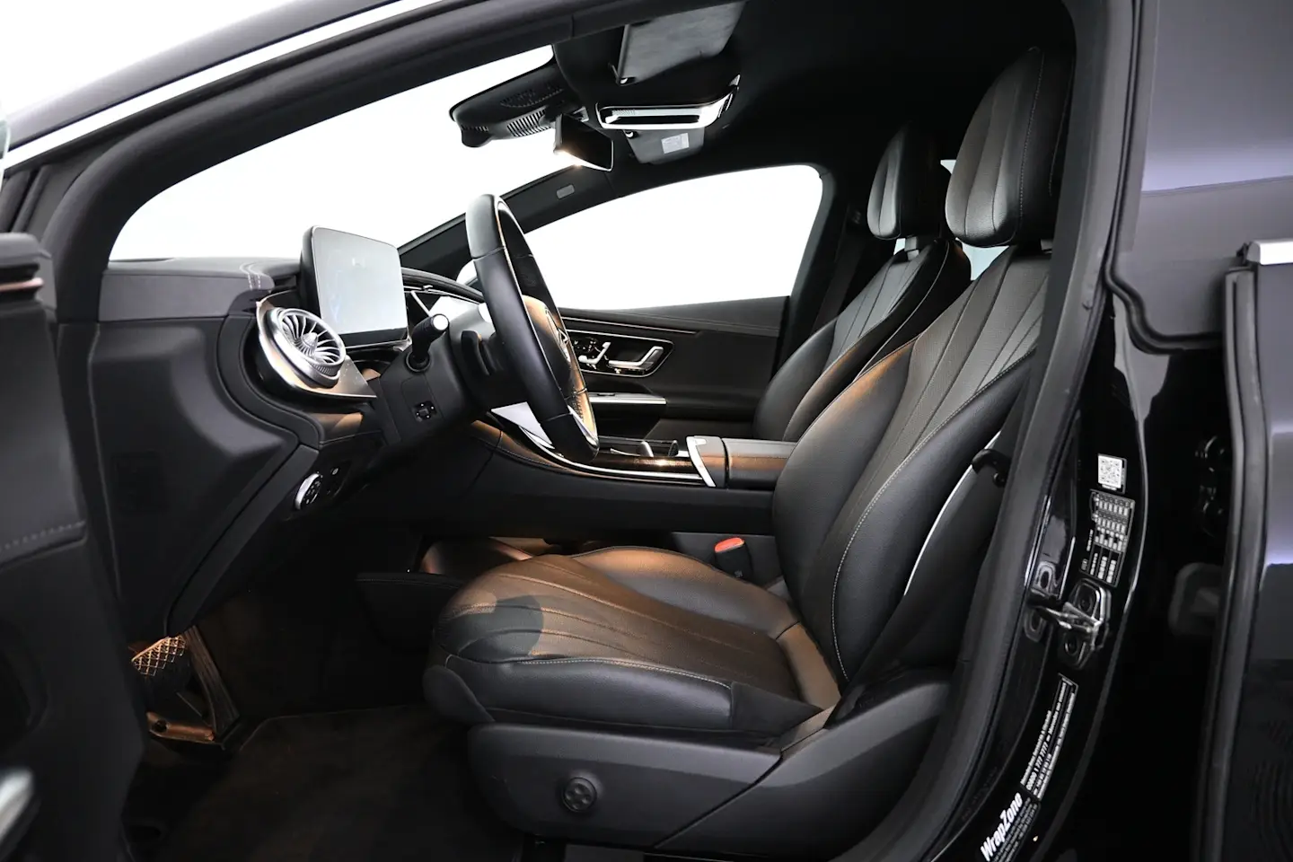 Car Image - 2U7ScRCSQmsp7F7KSw8smv