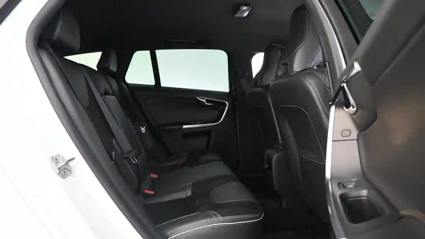 Car Image - 4LrdLb3ZixAT3VfYGYr3Ys