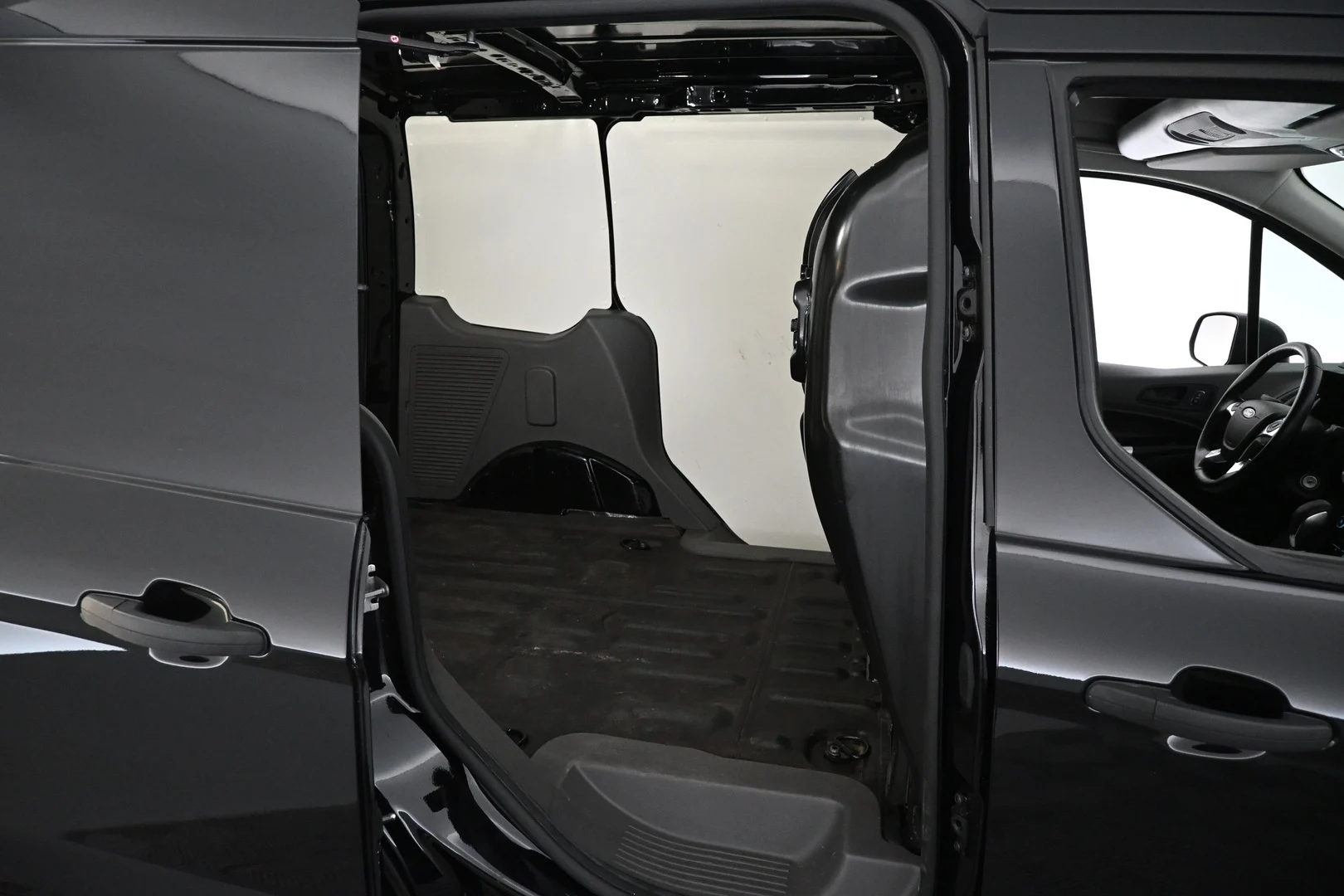 Car Image - 4QpJy4Ad2U01PrcdC5eorE