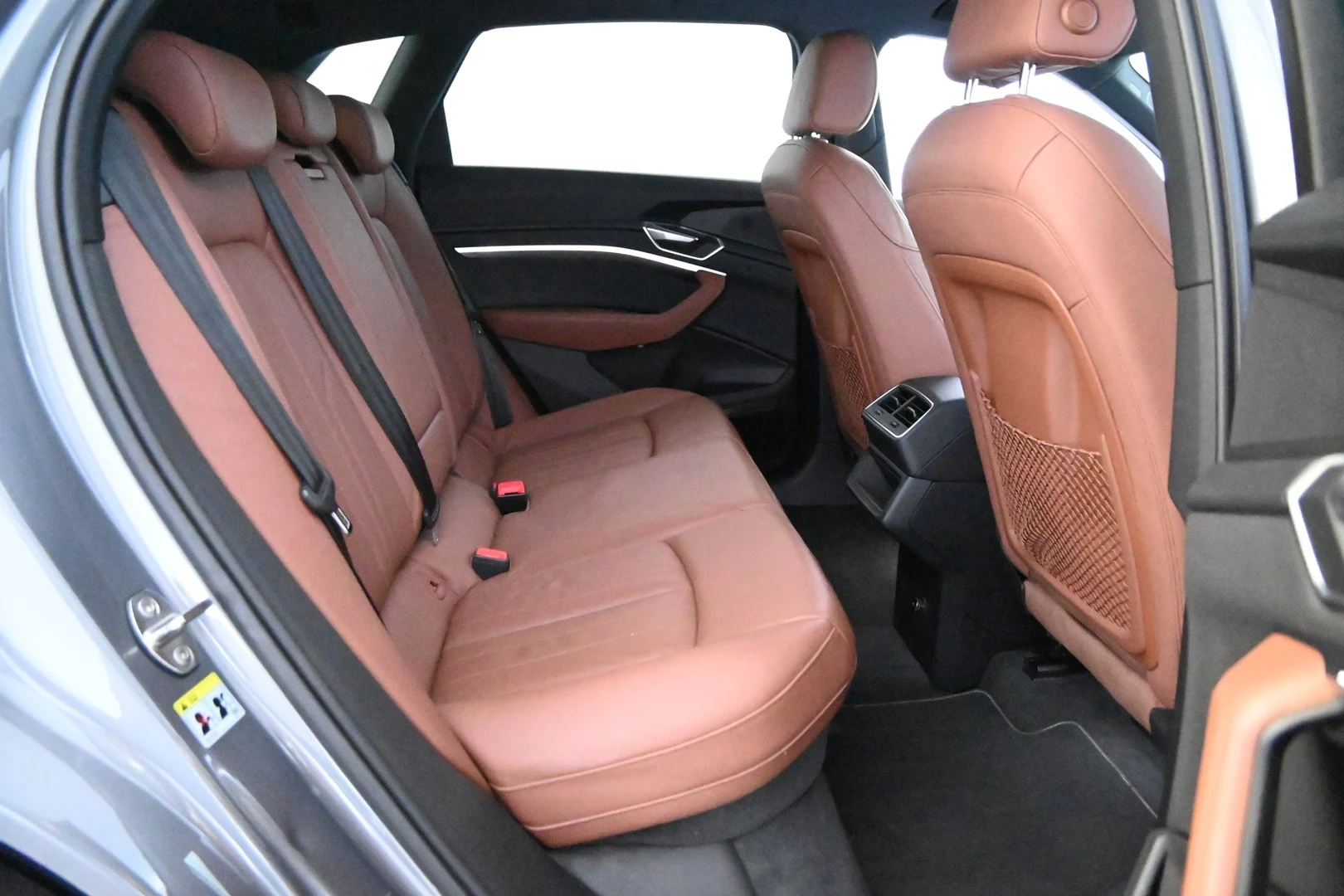 Car Image - 79pnkgPbSCuFjb7g3yoYBN