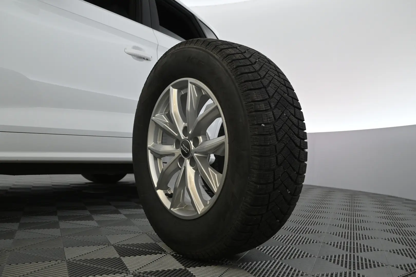Car Image - 5HFaxue9MR8S0UvWiioC2T