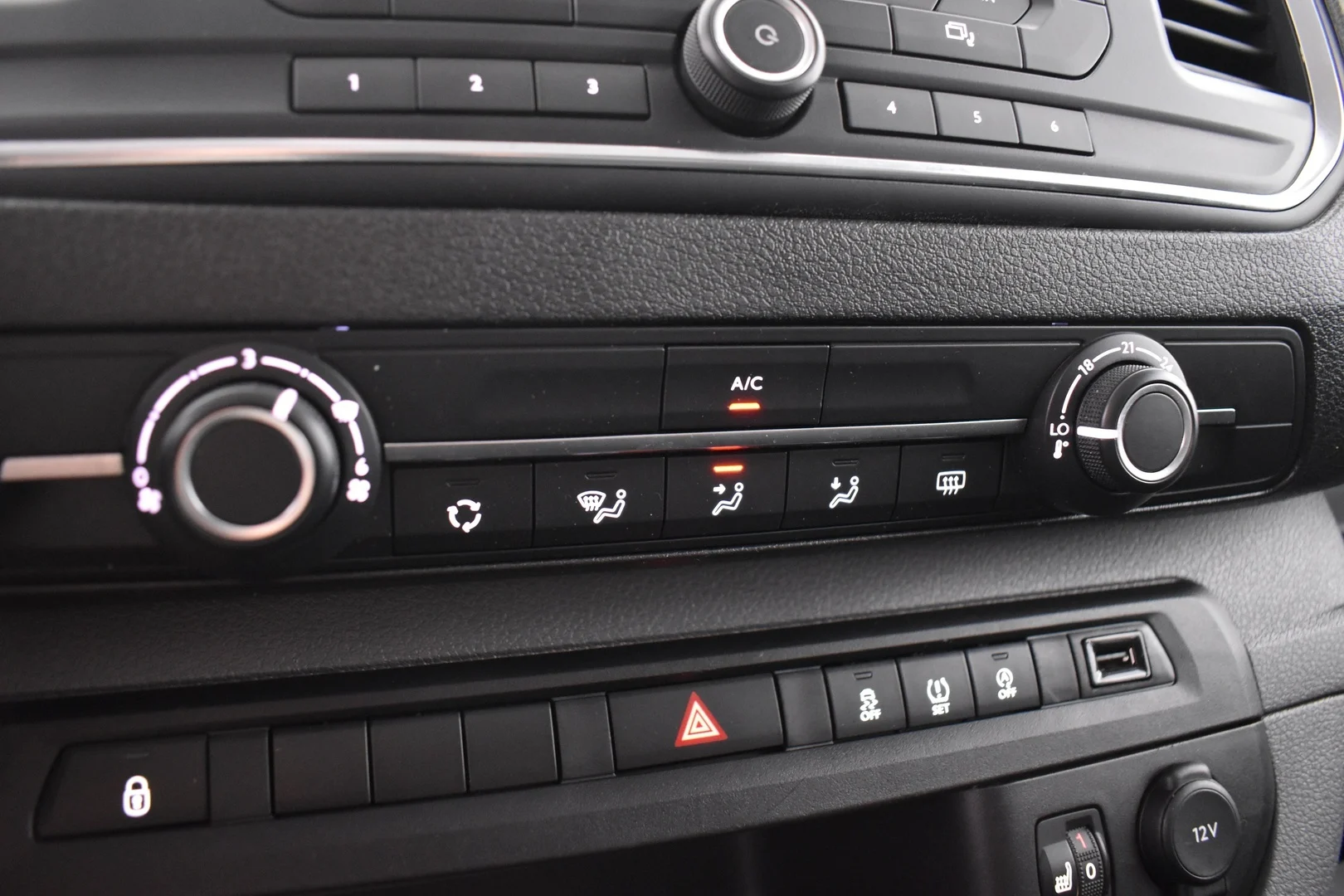 Car Image - 4lVbGWbVcPEmdWmzUuzKh4