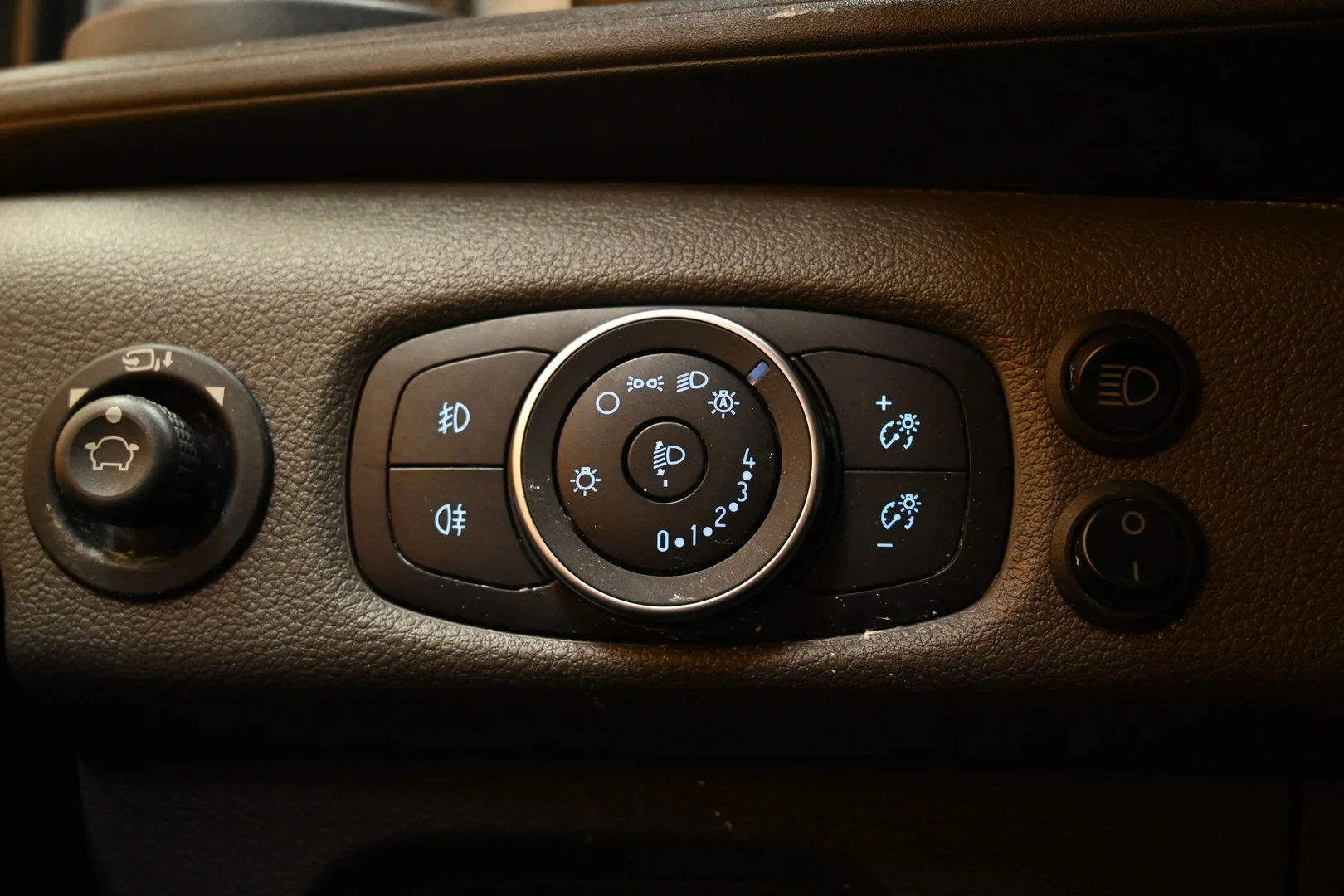 Car Image - 5mBzJqpH3dazu3QUeUdIdm