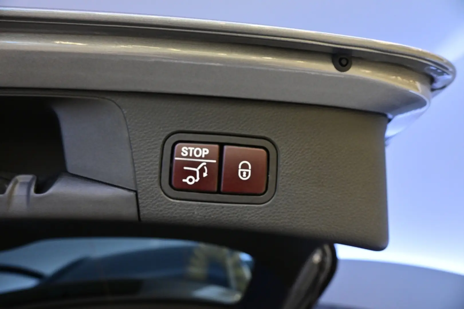 Car Image - 3Q1cmYW1wquo21rty4CEox