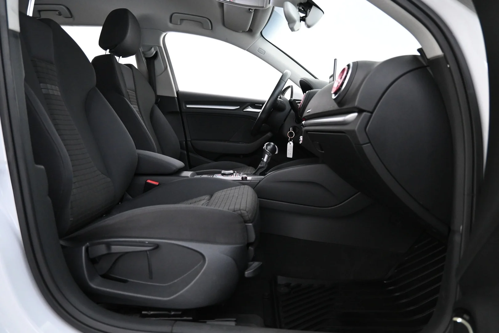 Car Image - 3vqlP0IzR5Zgzn5qOzUBla