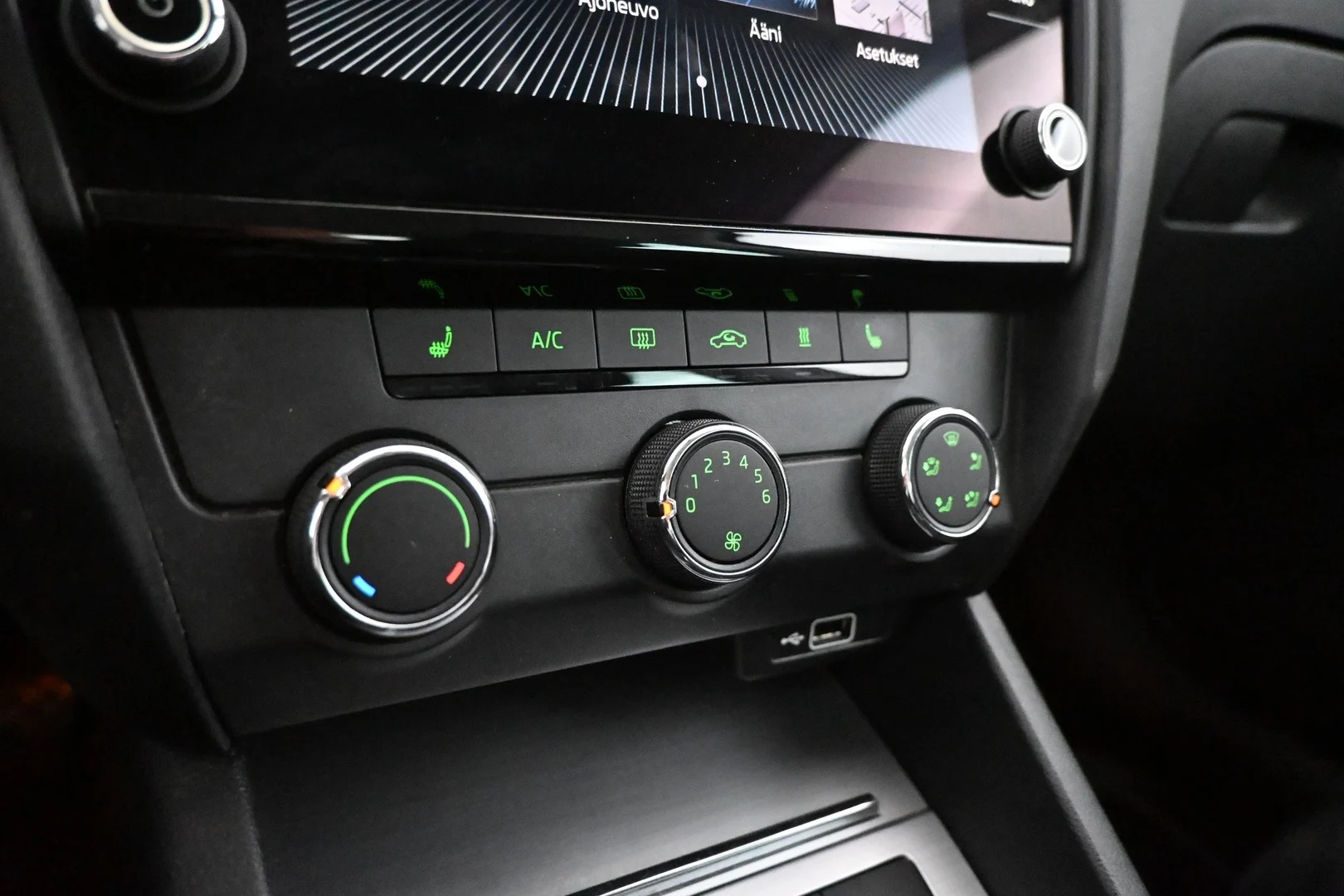 Car Image - 78N75HaQDzLRg2IhdgeUdB