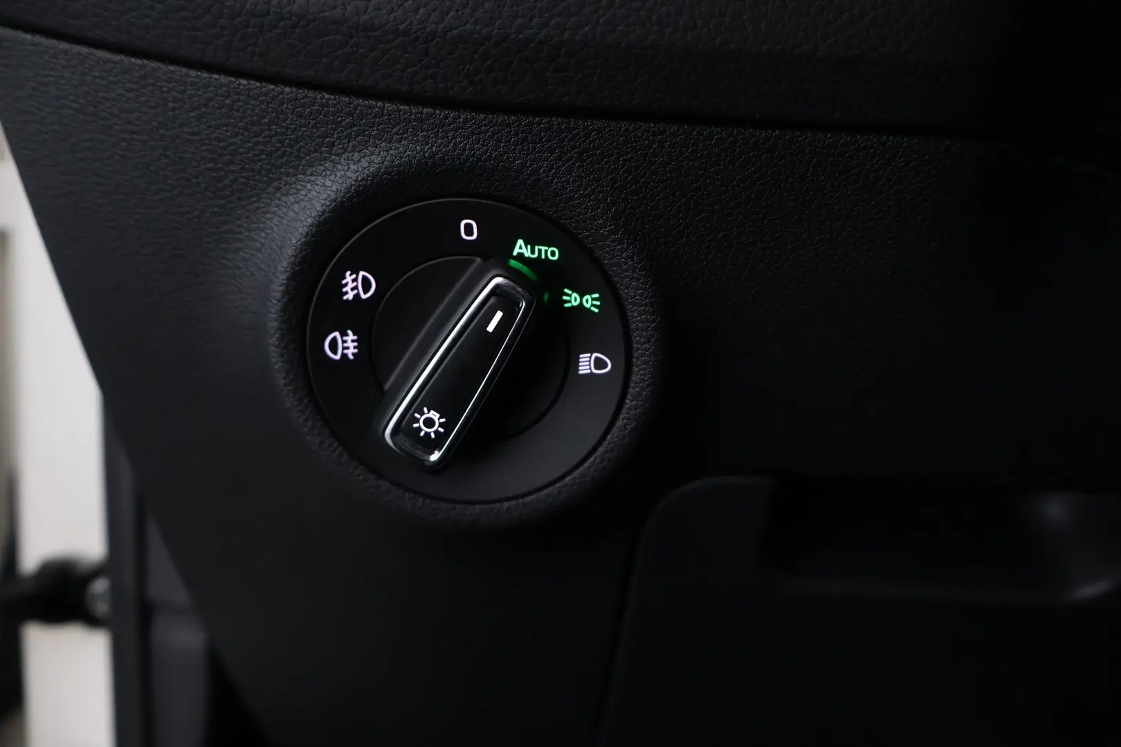Car Image - 2b6kBY70QkFXrlary0dVQG