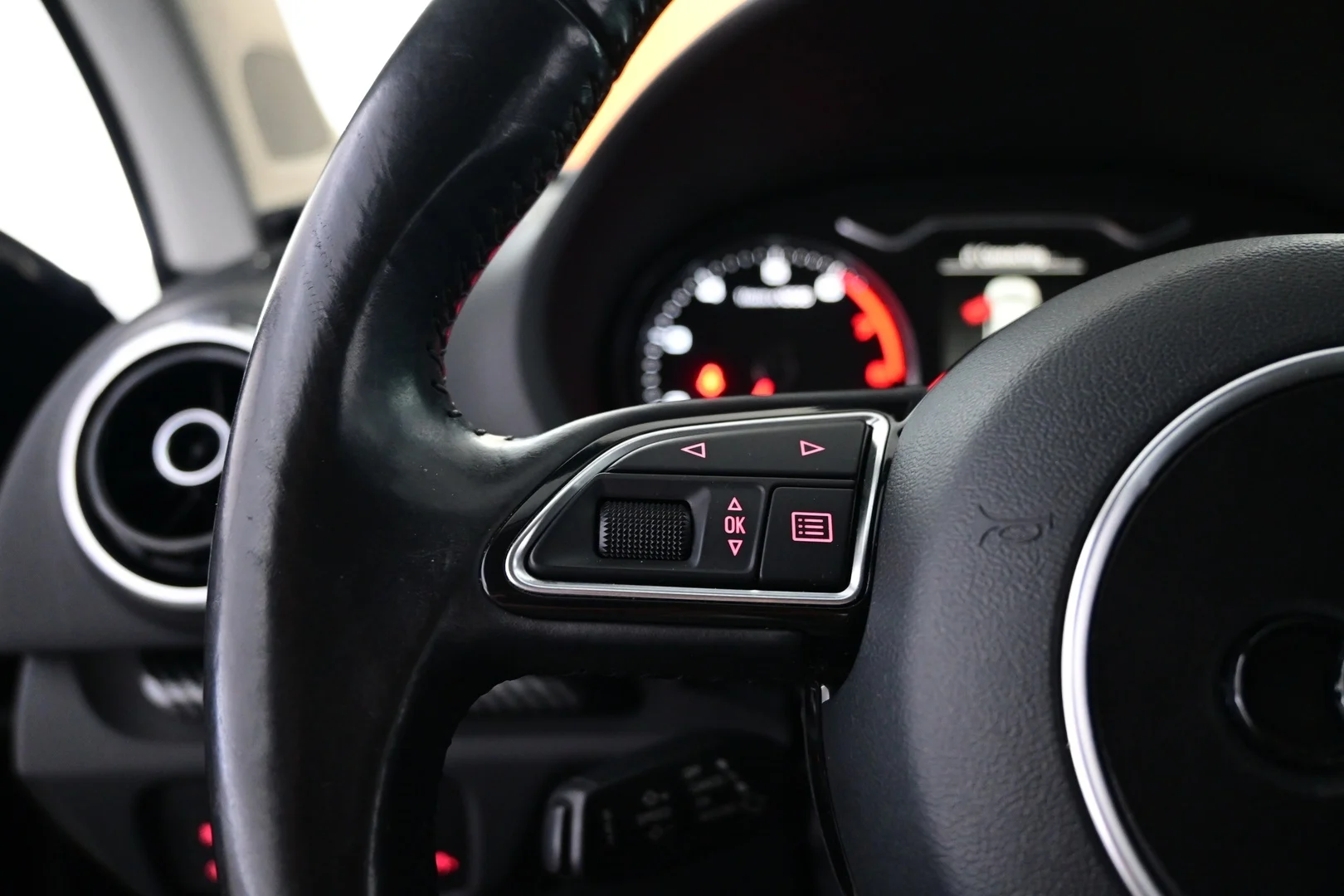 Car Image - 1ZJYws2c5UjGIA5arpfV0