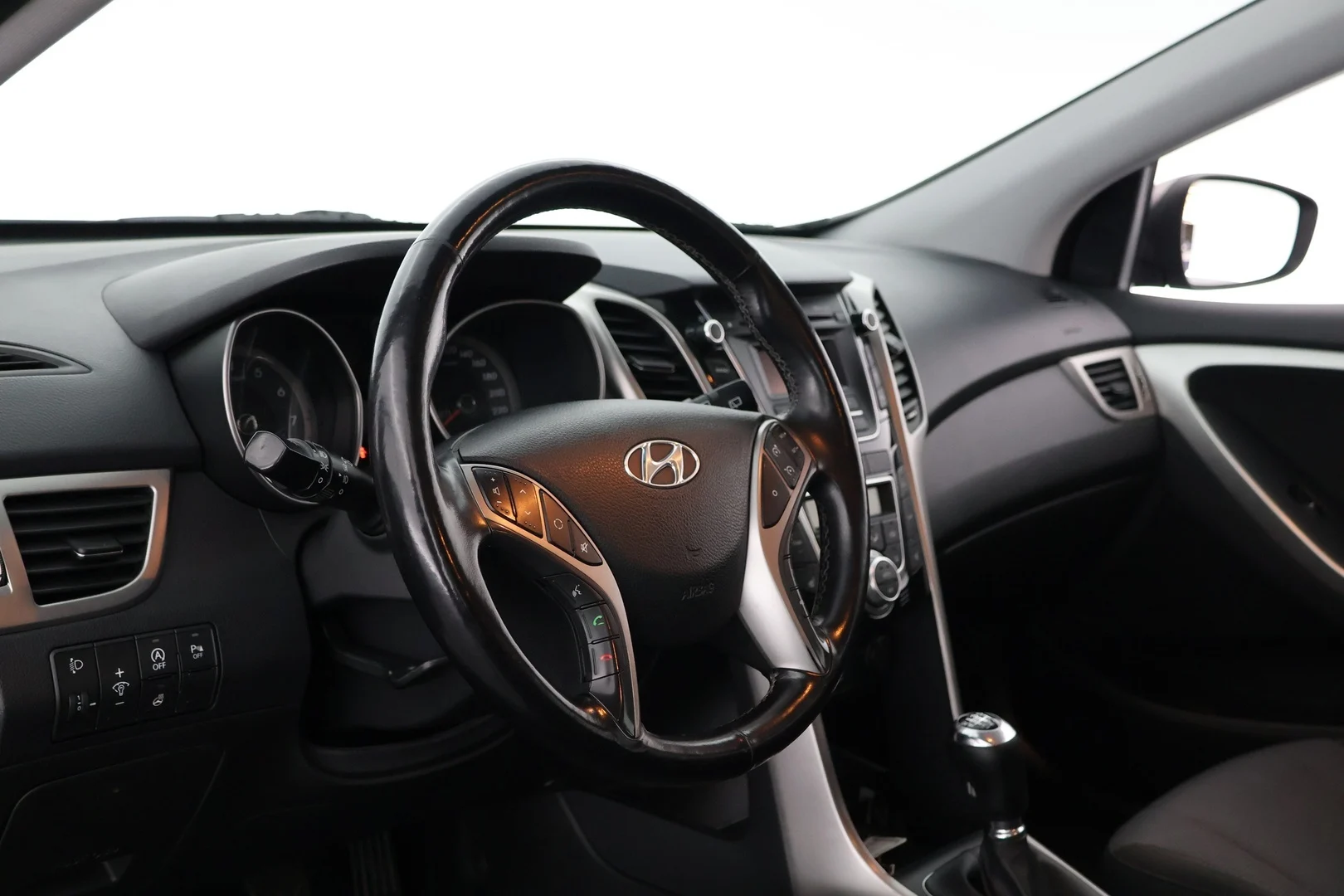 Car Image - WR7ELX1K6sT6RzAi3GPb2