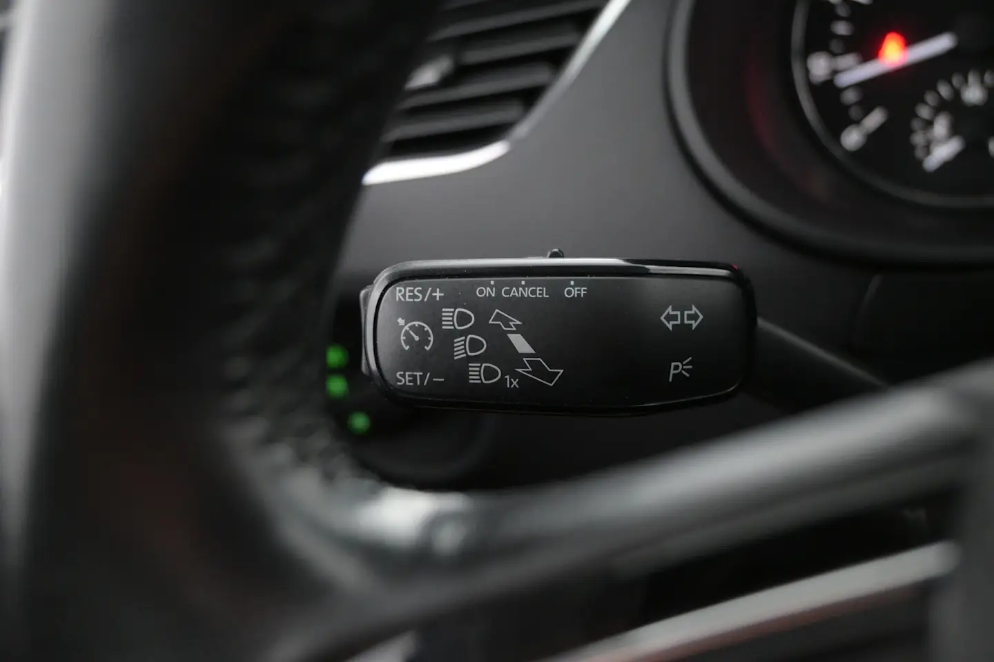 Car Image - 2BawsJ65SxunKi7u7GFmM9
