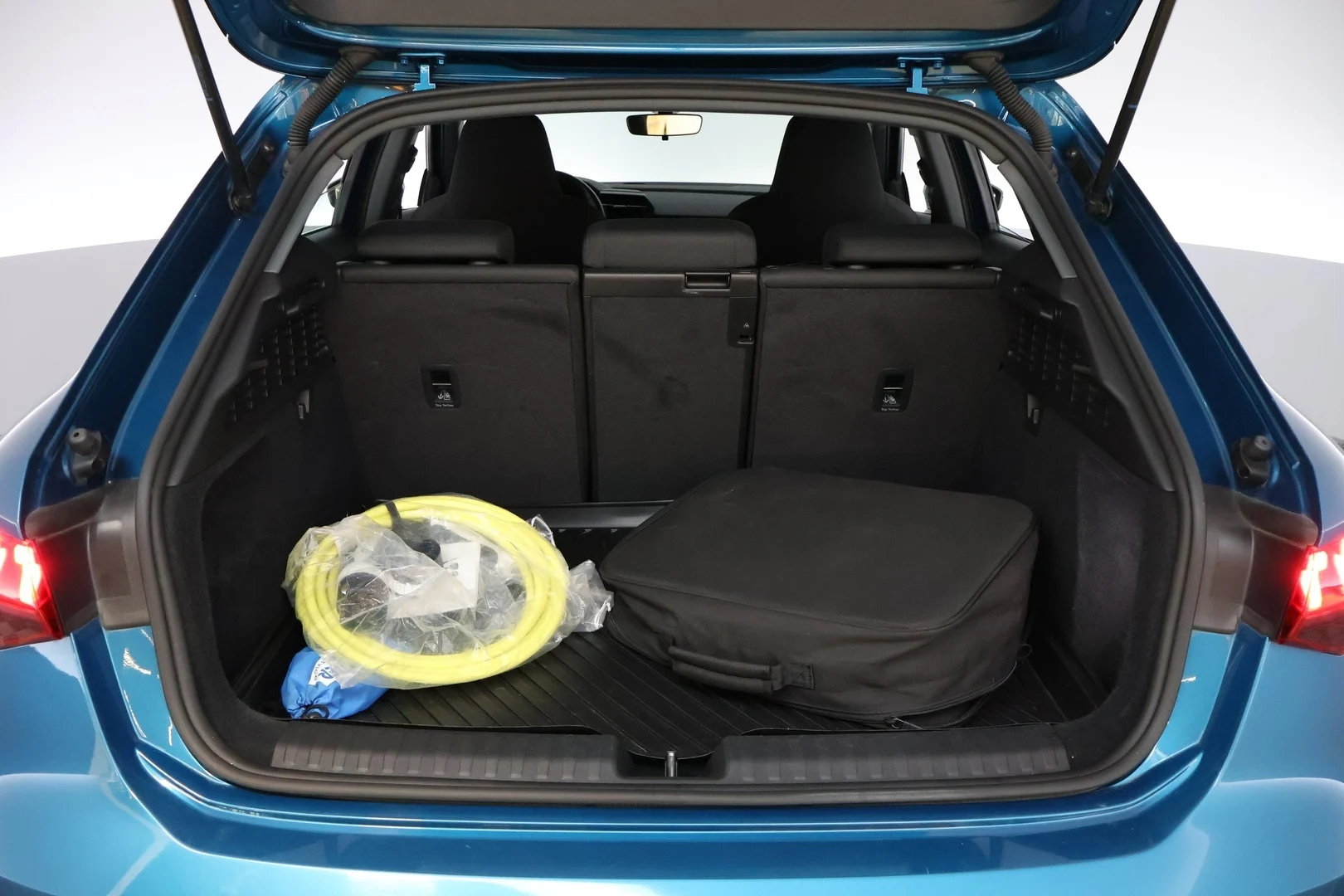 Car Image - jdtcE67d9500BdTKMjMyG