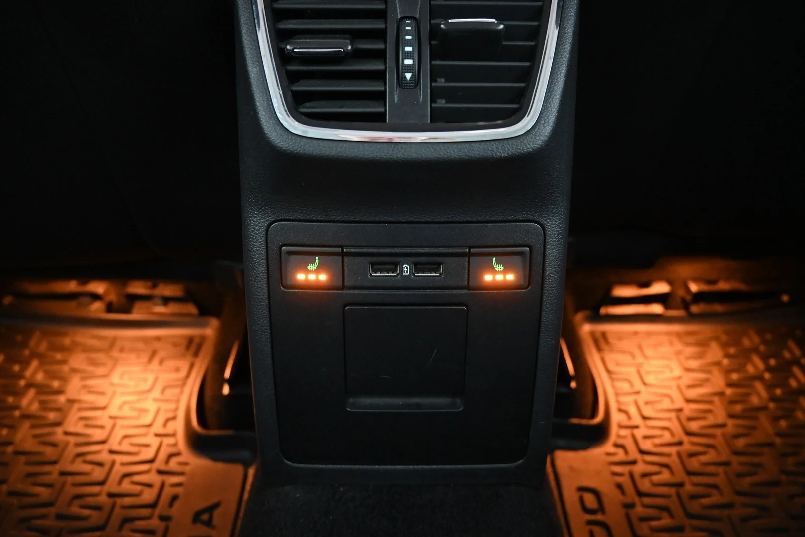 Car Image - 2EAXY62BmJhih89aCnbWM8